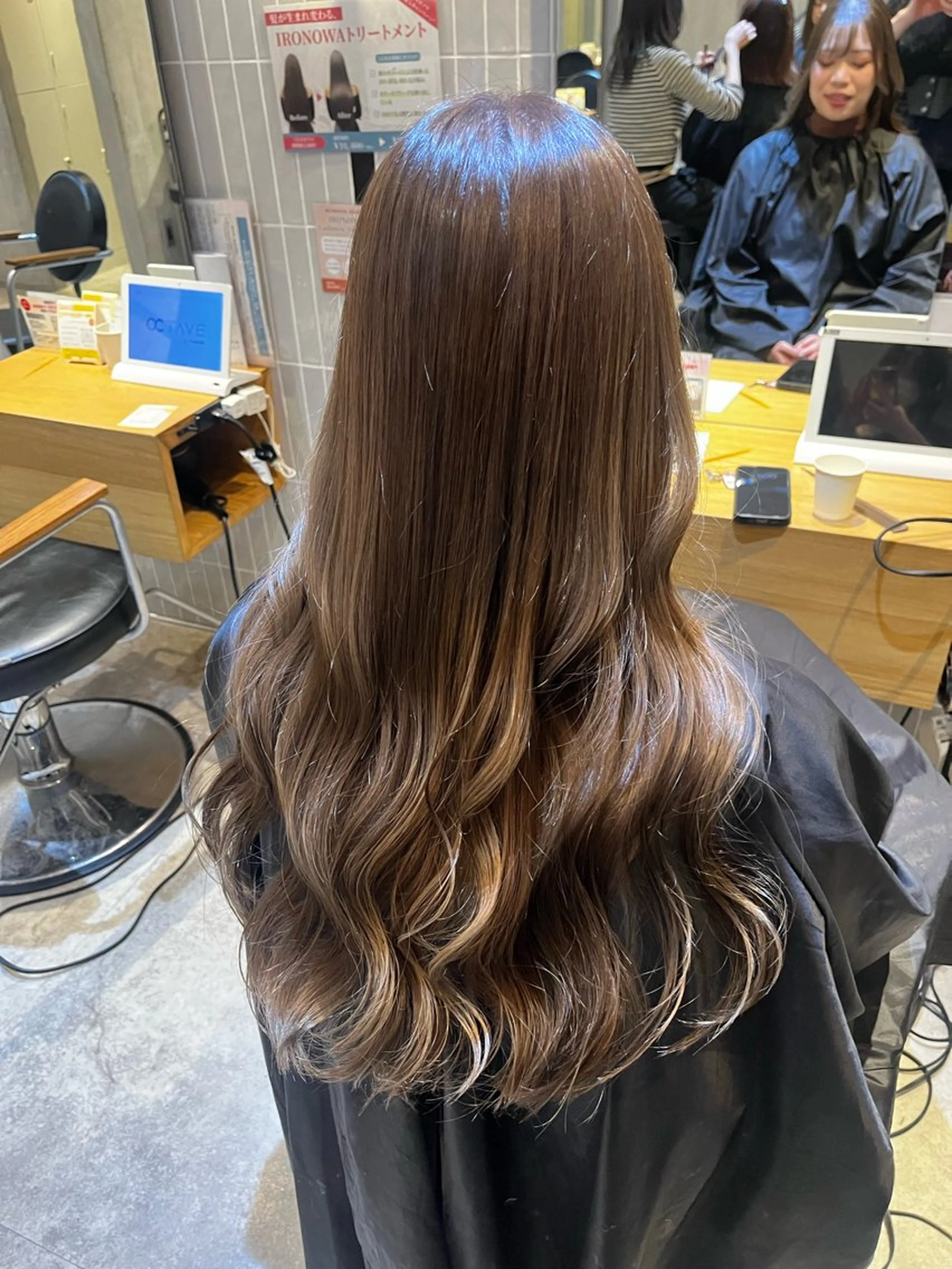 ロング カラー アッシュ ベージュカラー ブリーチ ケアカラー 透明感カラー ヘアカラー トリートメント ラフィスヘアードープ所属・👑髪質改善Wカラー /グレージュ/アユカのヘアスタイル