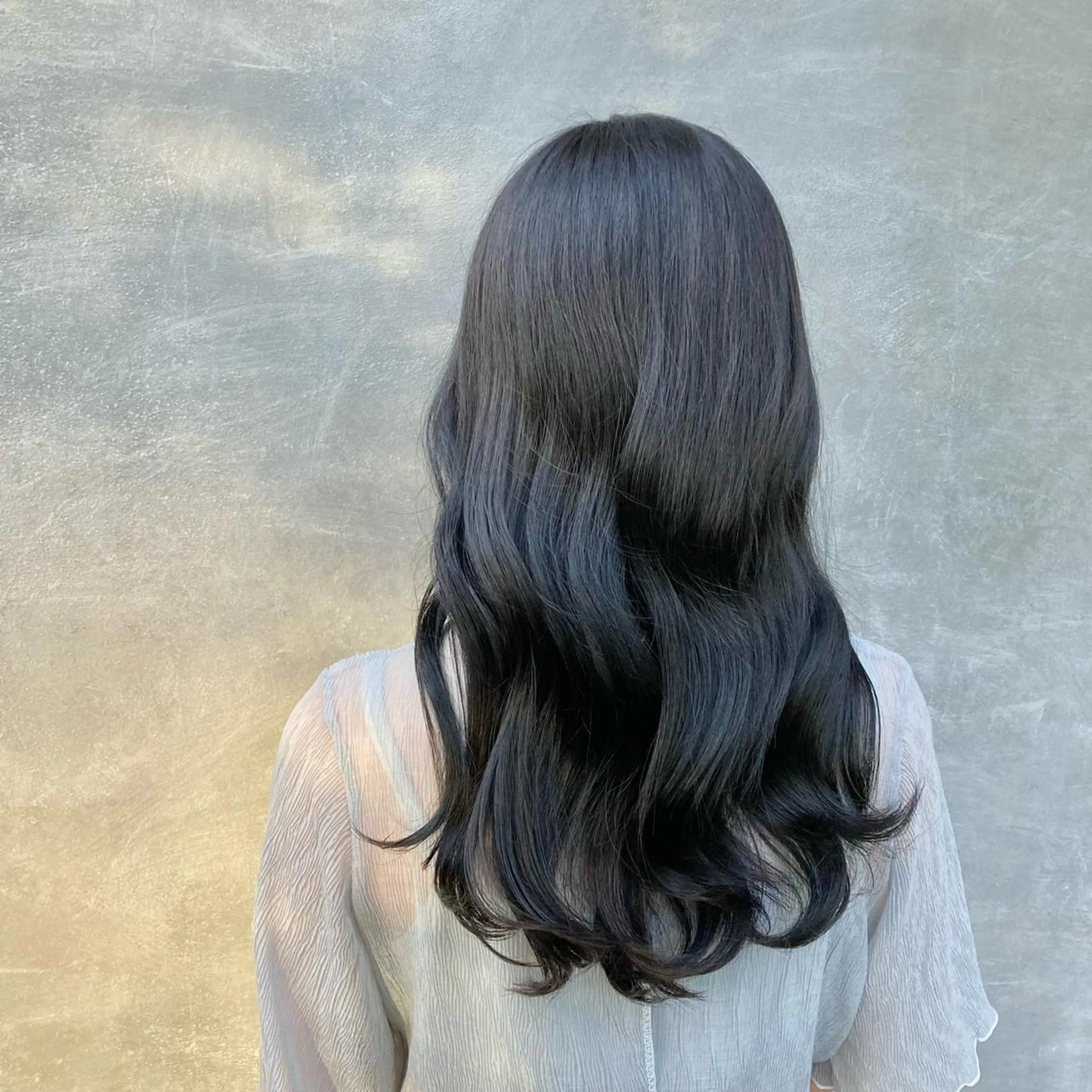 ロング カラー 黒髪 ブルーカラー ブルーブラック 透明感カラー ヘアカラー 片柳 美友季のヘアスタイル
