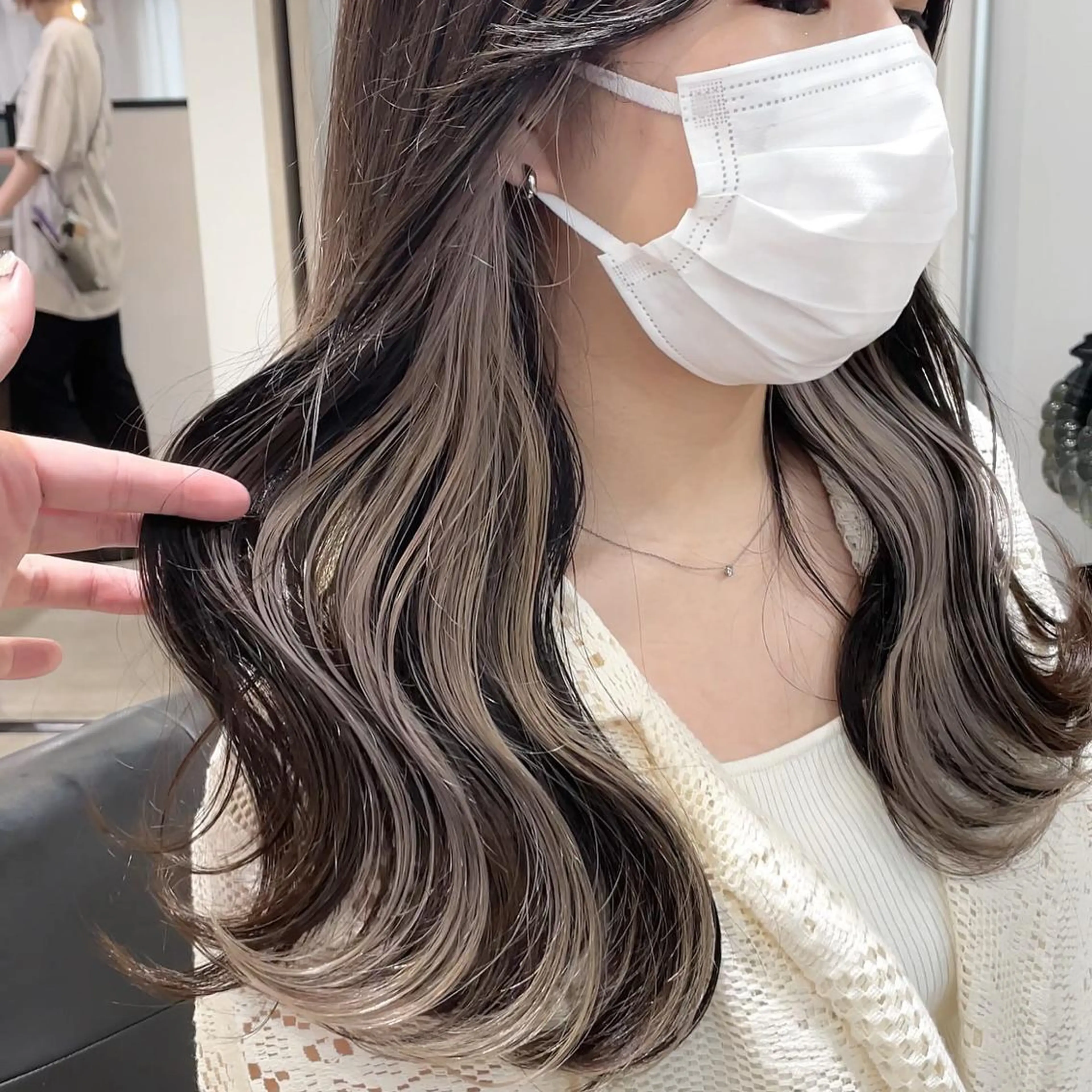 ロング ヘアカラー トリートメント ハイトーンイヤリング カラー清水隆央のヘアスタイル