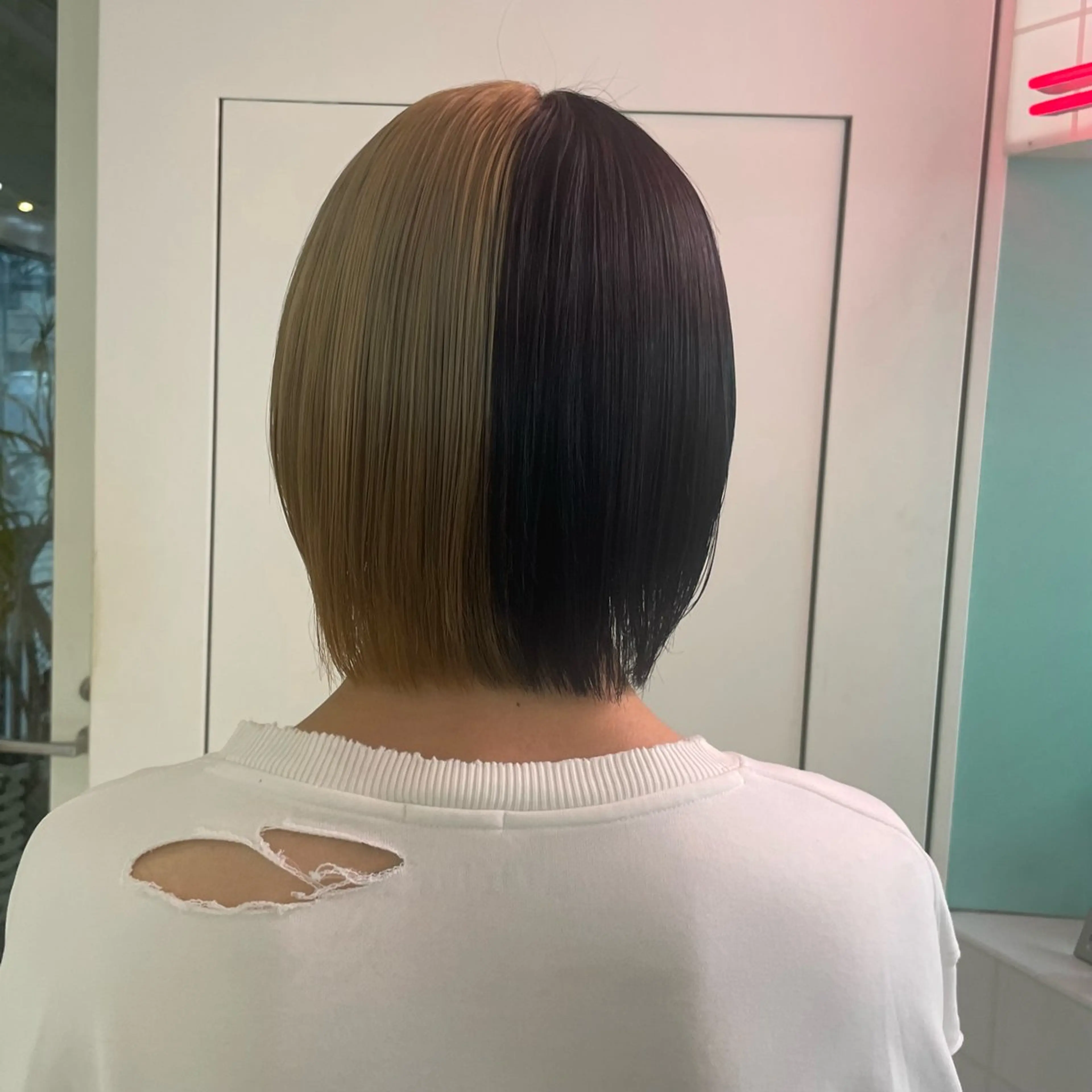 ショート カラー ベージュカラー デザインカラー ヘアカラー トリートメント ハイトーン×デザイン 🪽🫧HIKARIのヘアスタイル