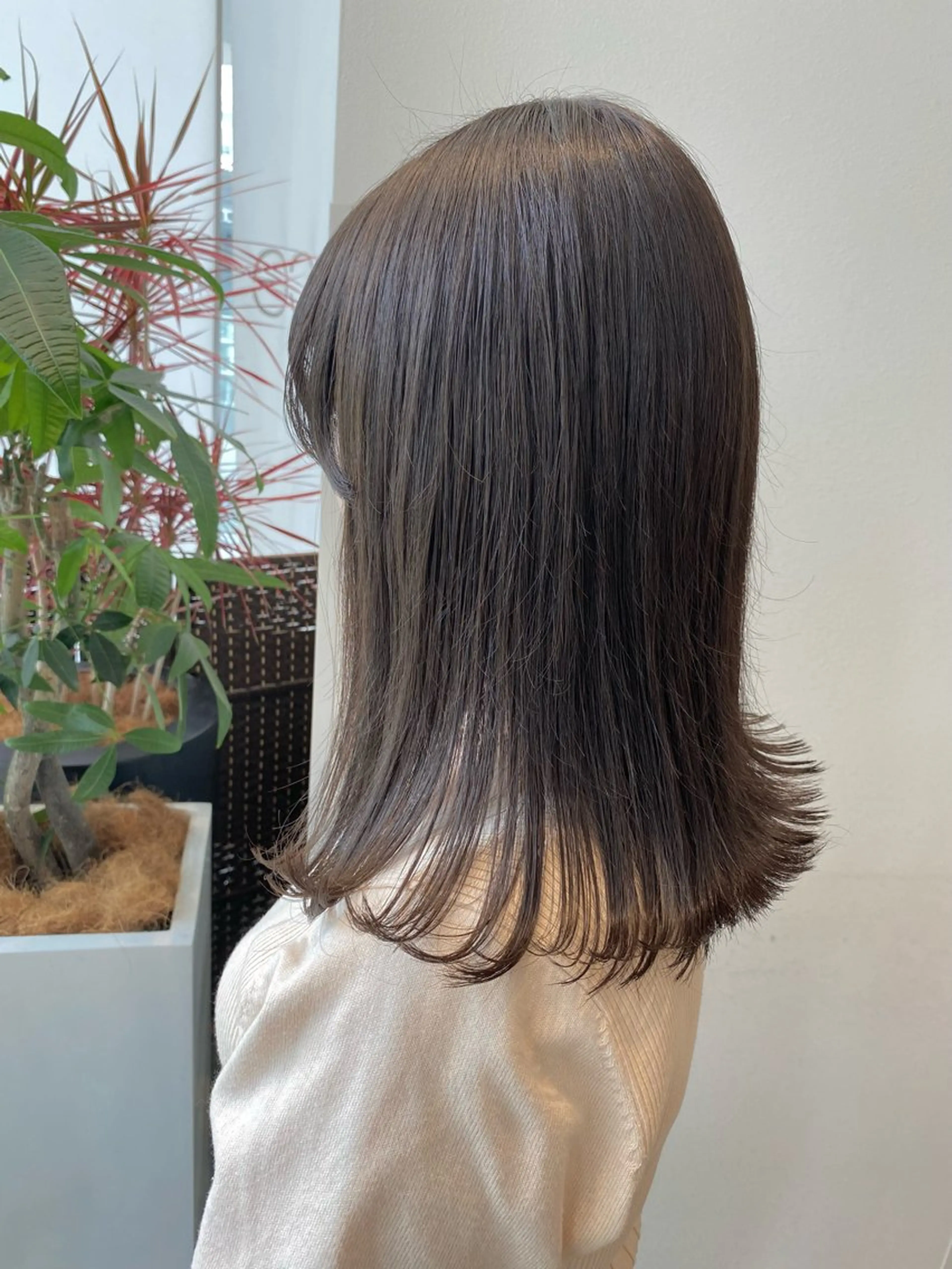 ミディアム カット 小町康耀　ボブ /顔周りレイヤーのヘアスタイル
