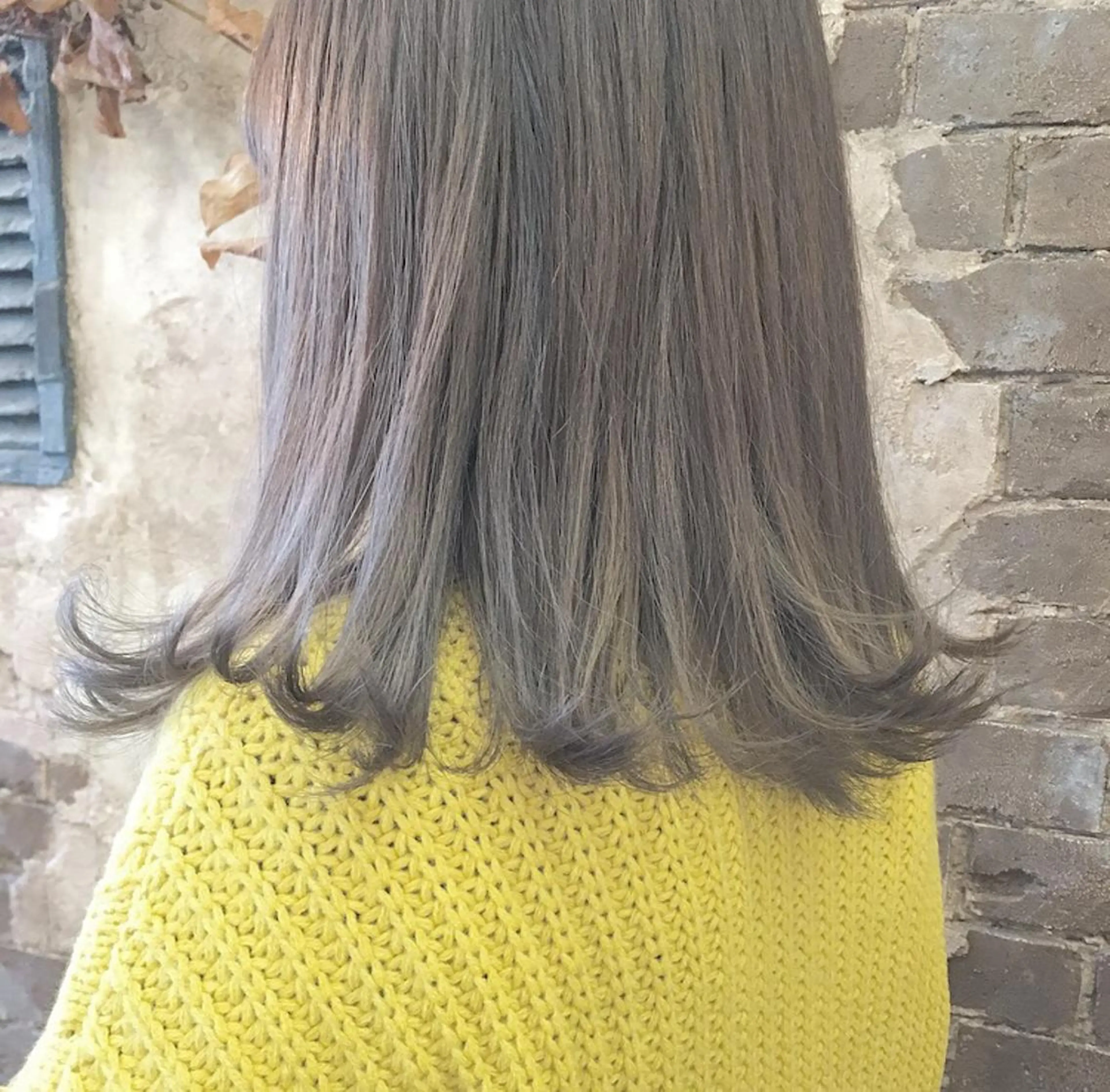 セミロング カラー ブリーチ、パーマ 西部笑のヘアスタイル