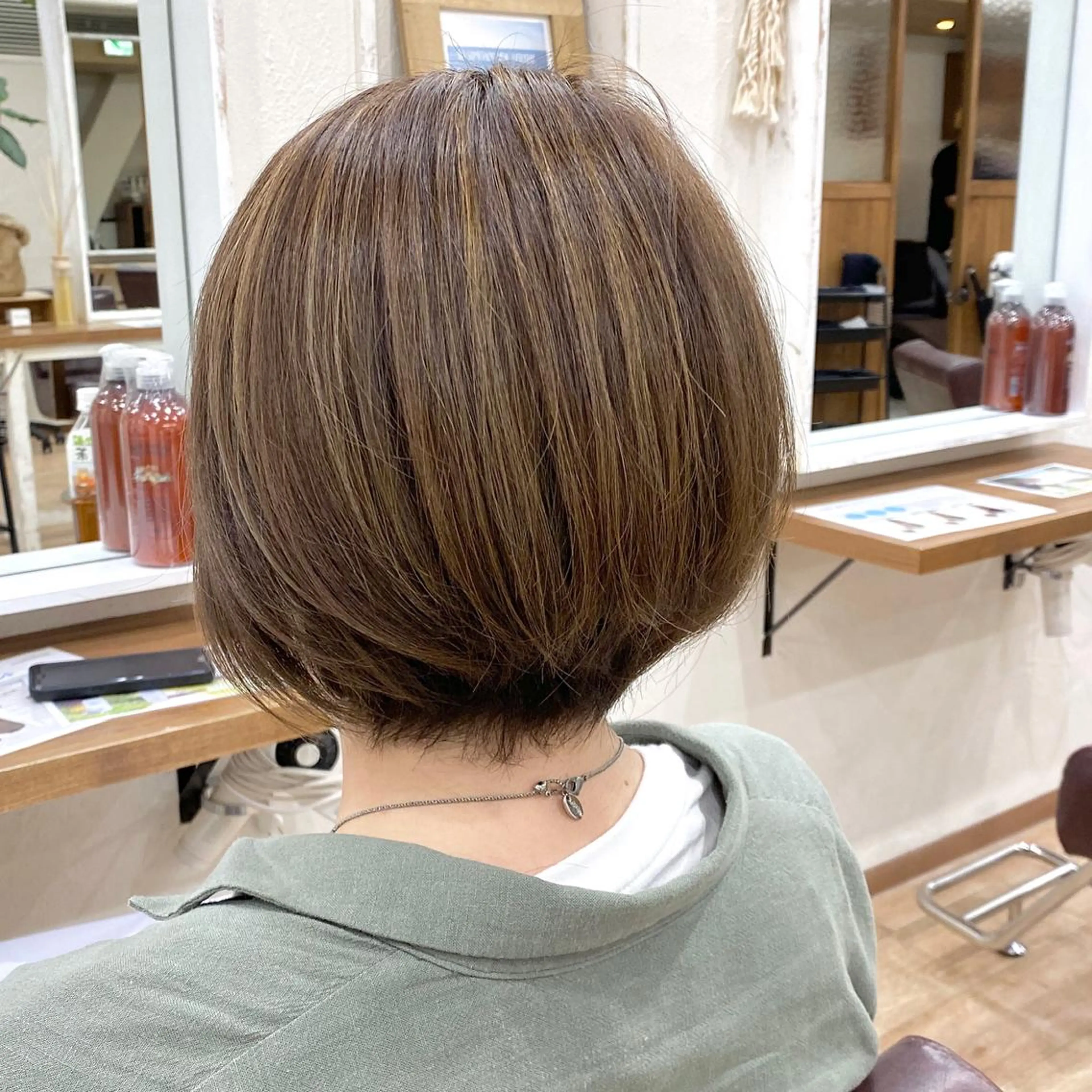 ショート カラー ショートボブ 透明感カラー ハイライトカラー ボブ ハイライト ヘアカラー やじま ひろこのヘアスタイル