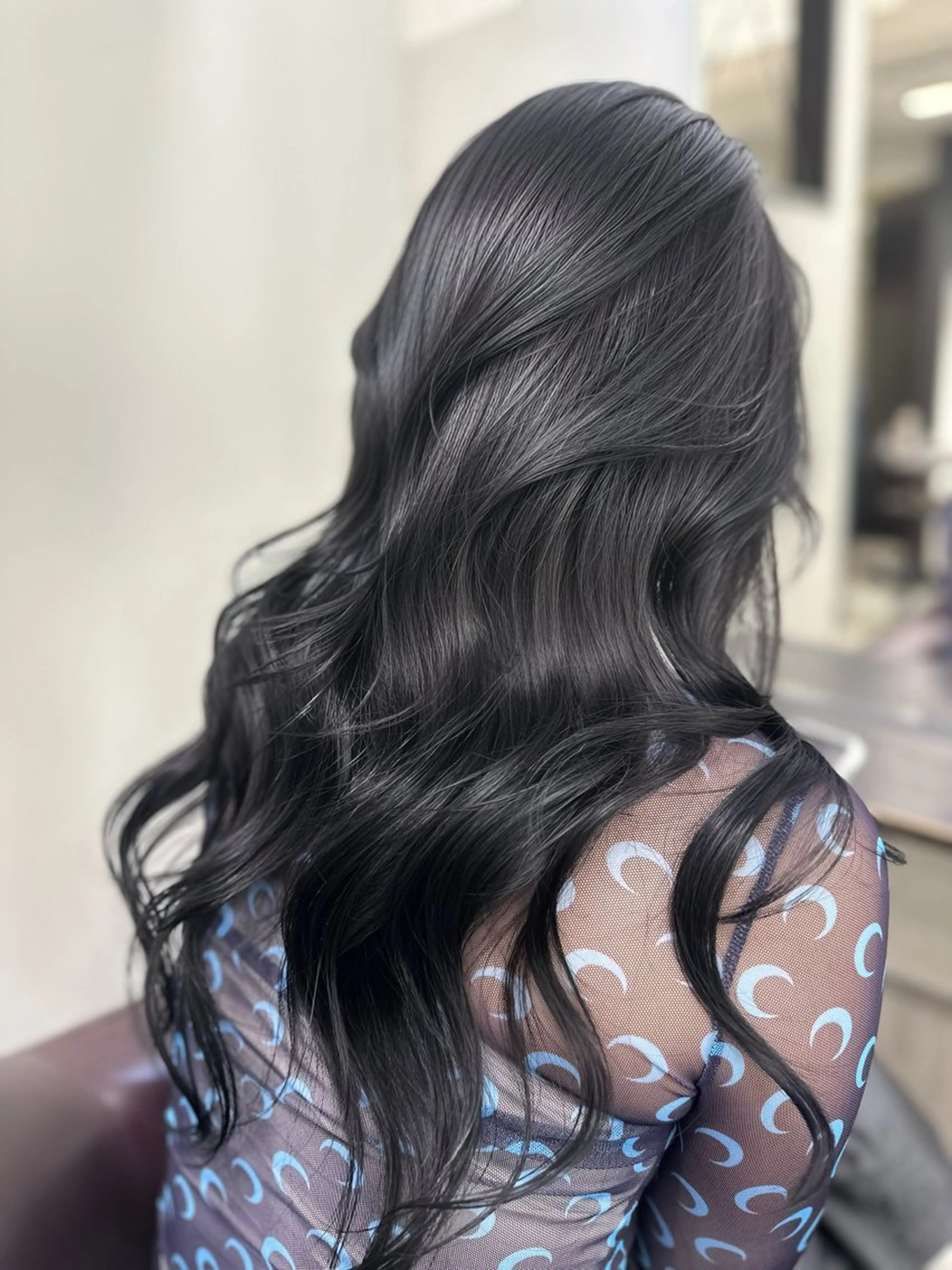 ロング カラー 黒髪 ブルーカラー ブルーブラック ボブ 顔まわりレイヤー AiM エイム　韓国レイヤーのヘアスタイル