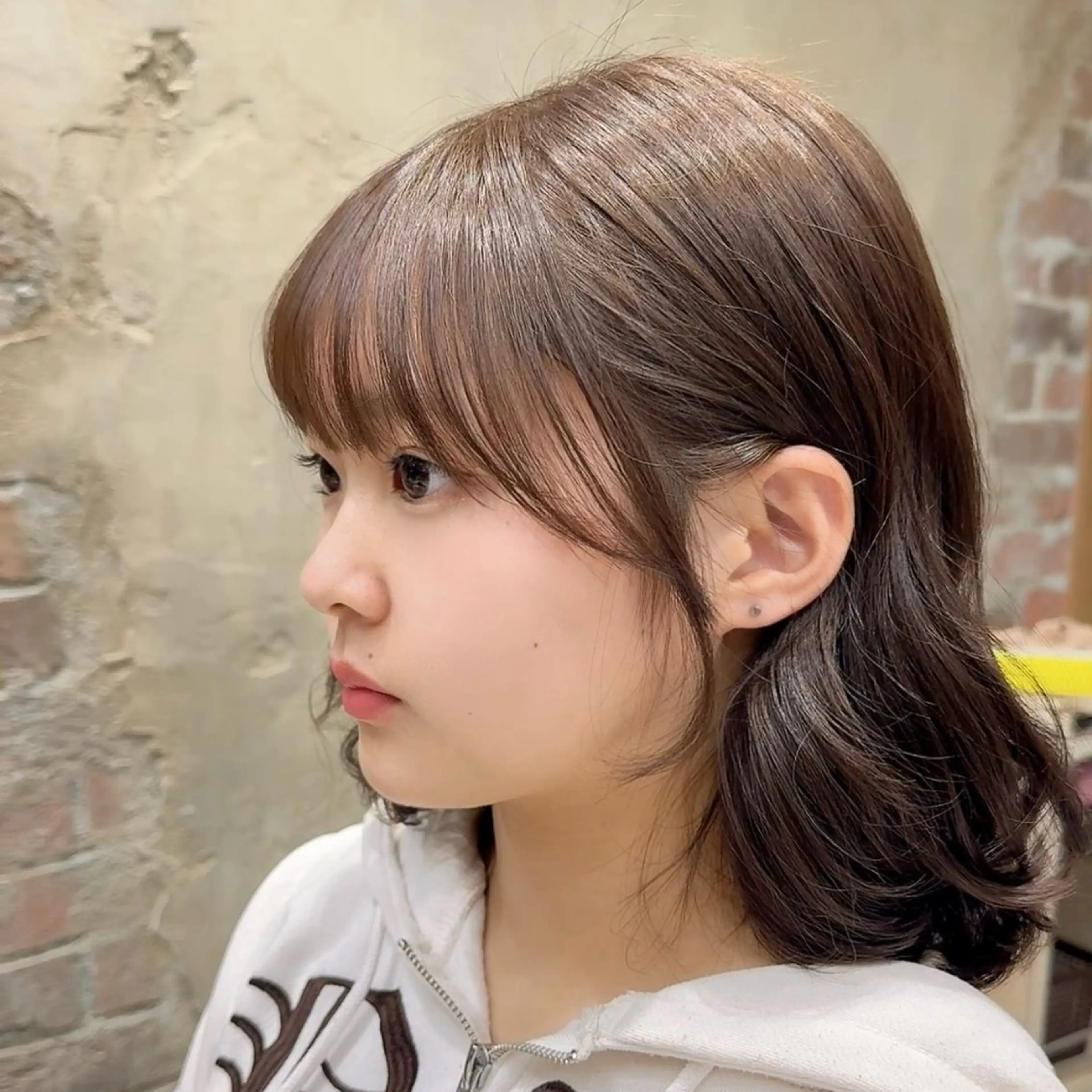 ミディアム カット ヘアカラー トリートメント 新宿/レイヤー 顔周りカット溝手優太のヘアスタイル