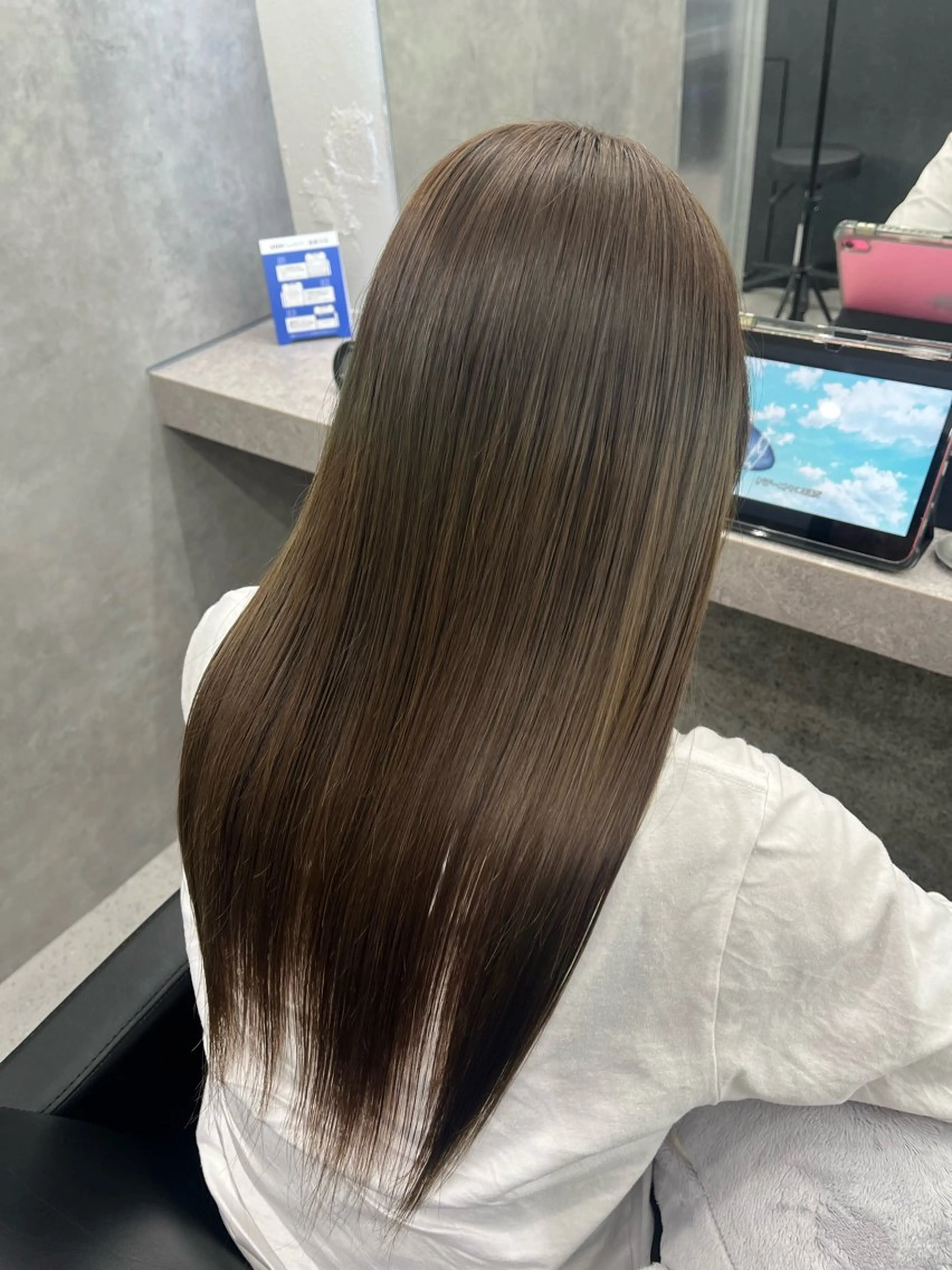 ロング カラー ベージュカラー ブリーチ オリーブベージュ いろあそび所属・カットモデル無料✨ 募集中✂️みなみ♥️のヘアスタイル