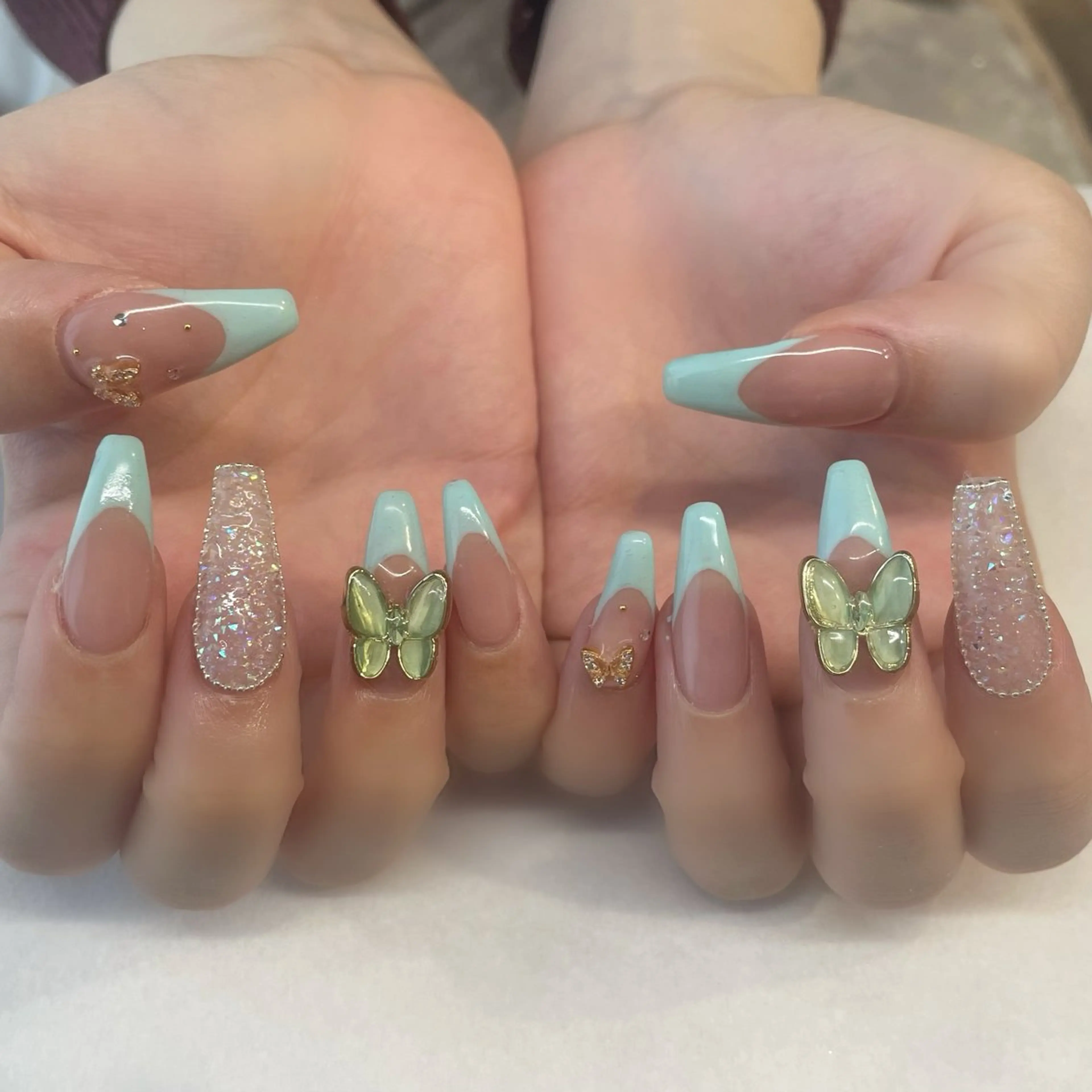 ネイル ハンドネイル 🌈🐰 saki. m 🐰🌈のネイルデザイン