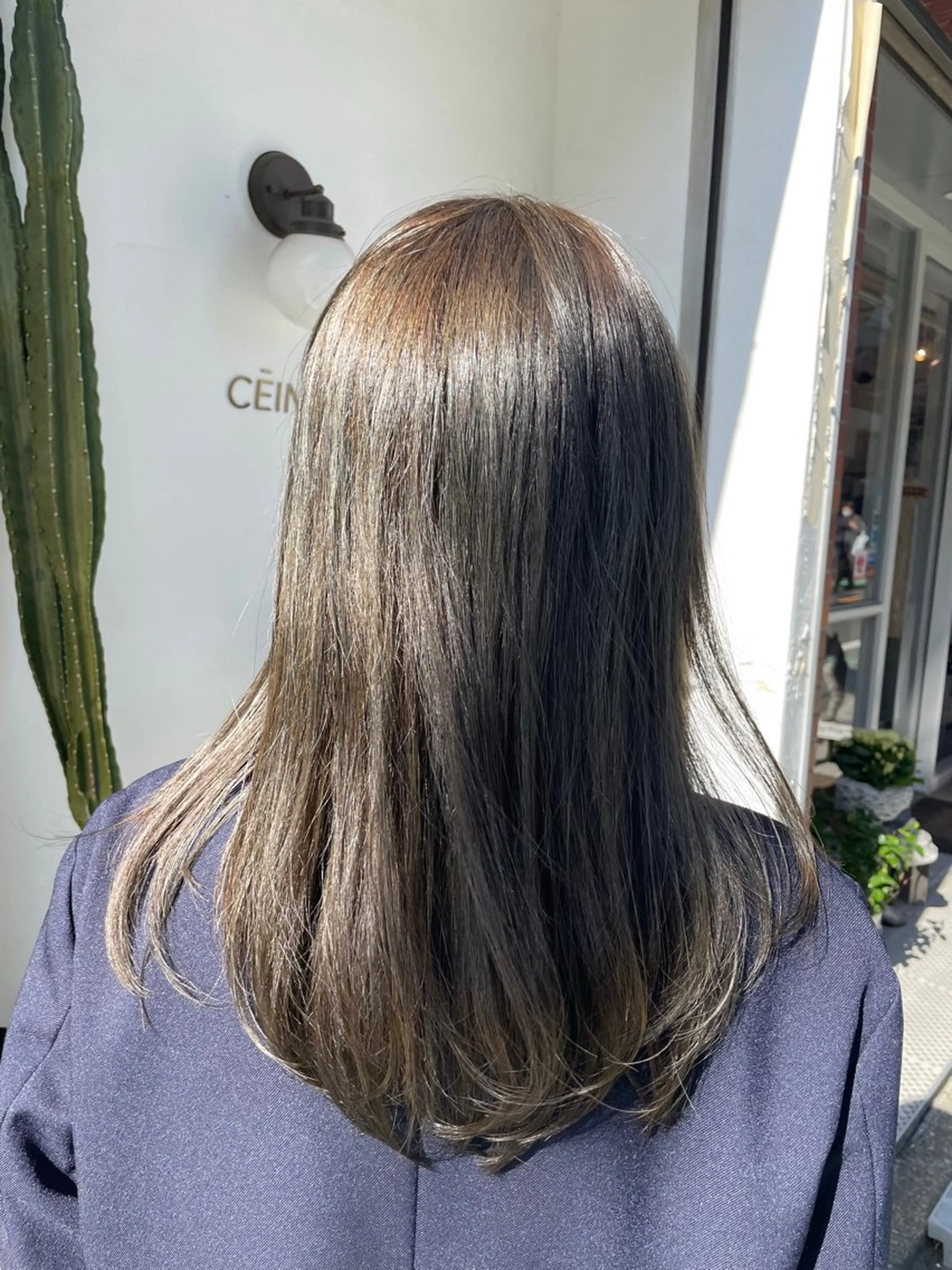 セミロング ヘアカラー みやした もあのヘアスタイル