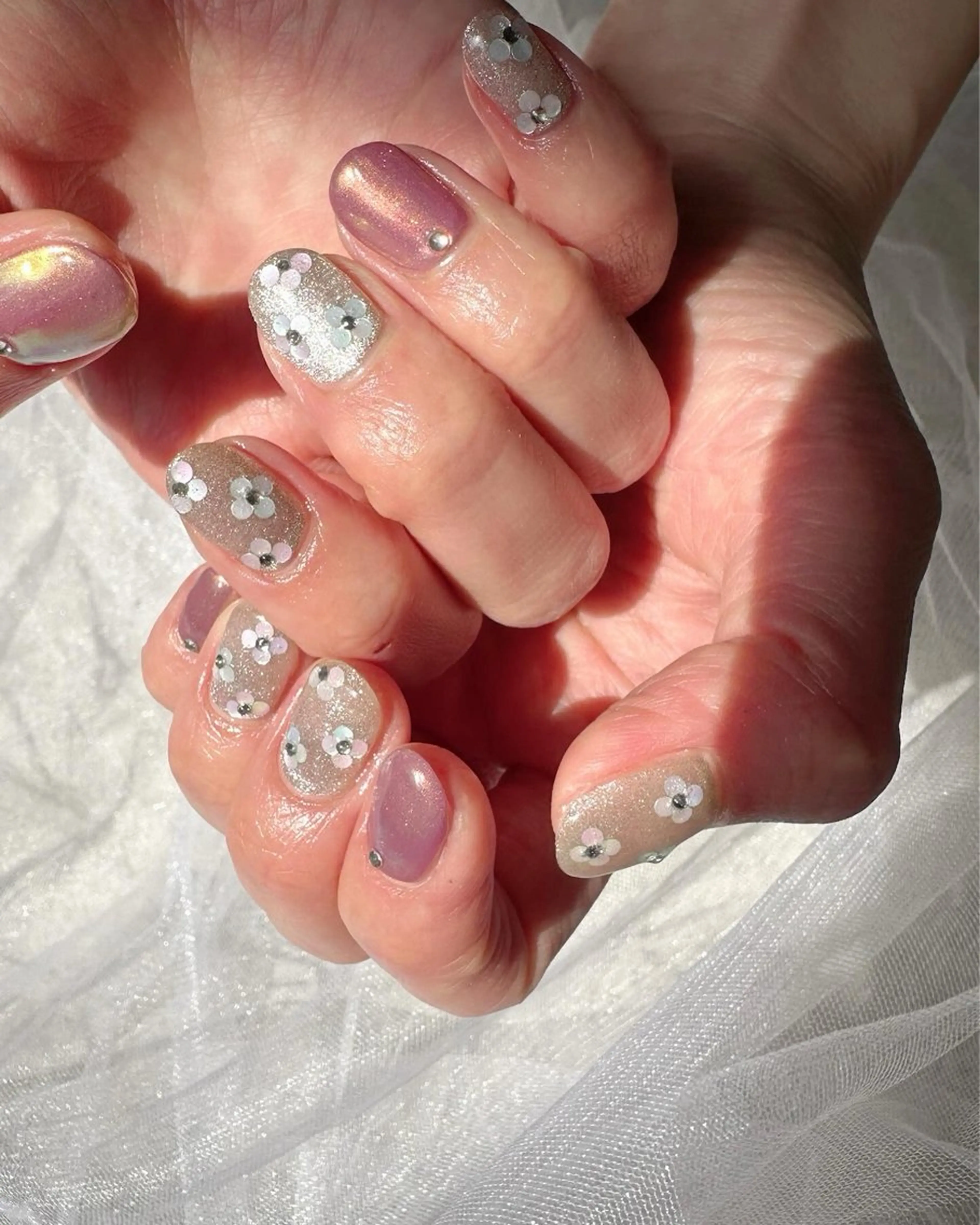 ネイル オーロラネイル フラワーネイル ホログラムネイル 氷ネイル・うるうるネイル キラキラネイル 🪞KAPE NAIL 🪞のネイルデザイン