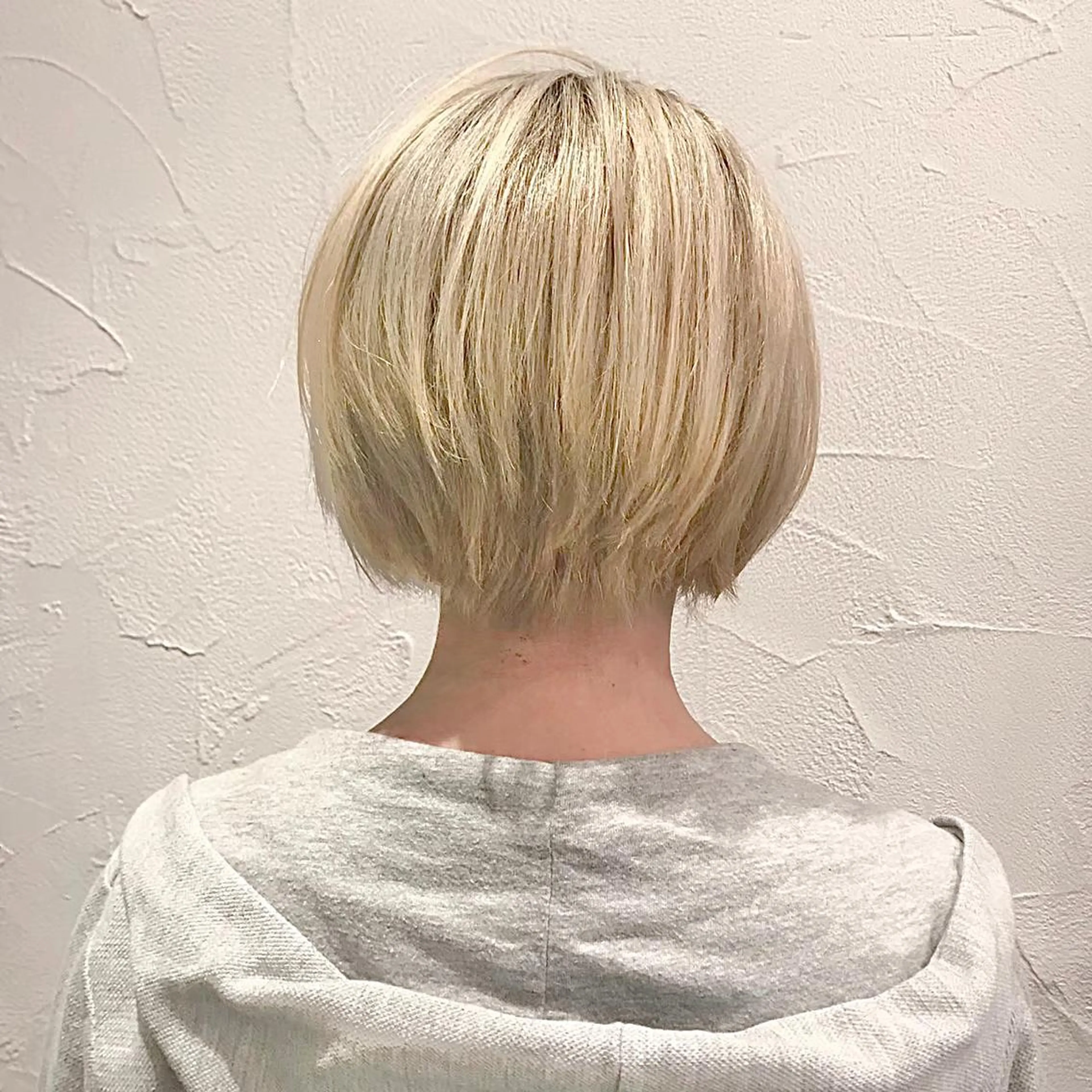 ショート カラー ベージュカラー ホワイトベージュ 藤井 貴美子のヘアスタイル