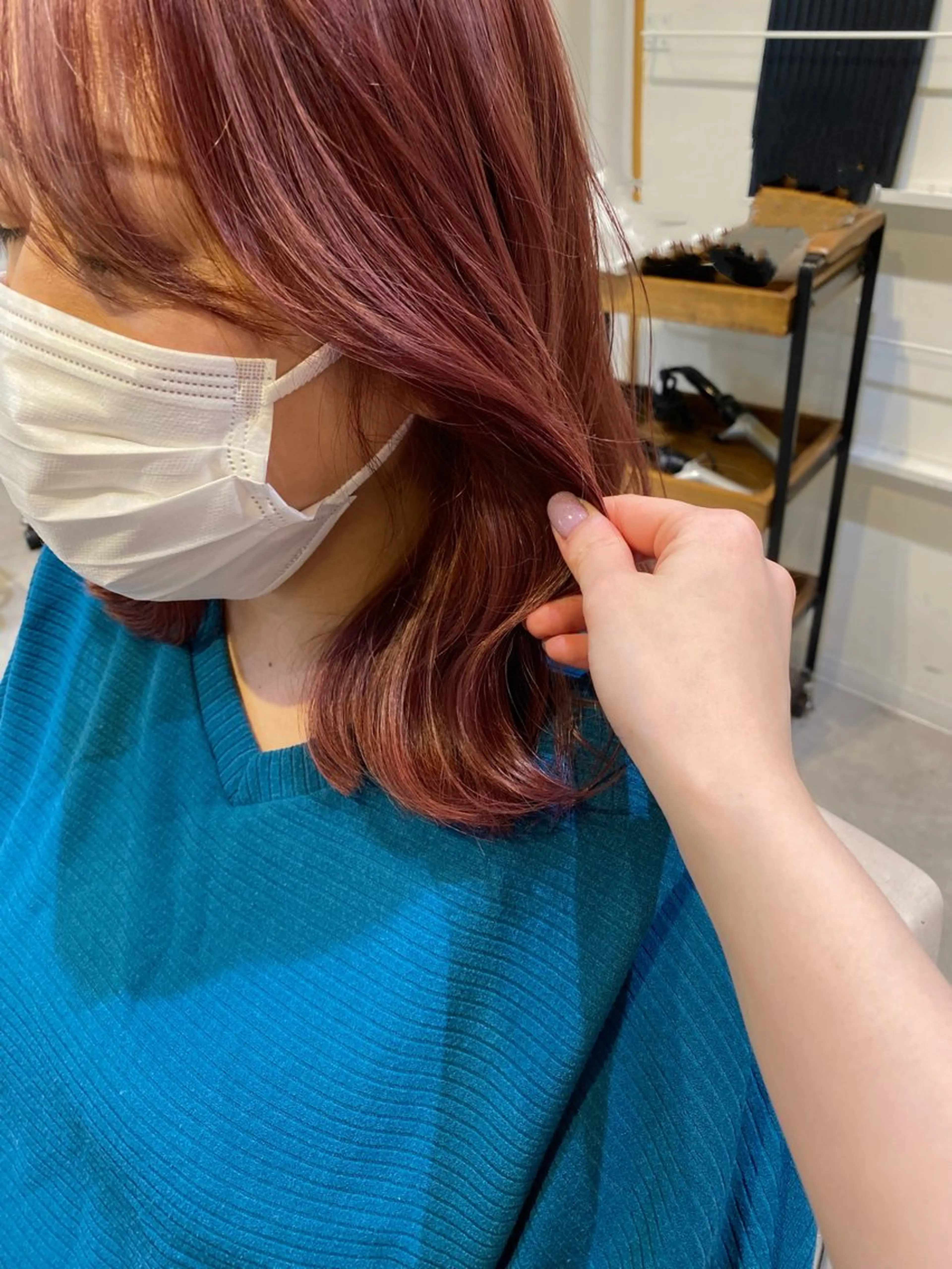 ミディアム カラー ブリーチ ブラウンカラー ピンクカラー ピンクブラウン カット ヘアカラー トリートメント 南上 野々佳のヘアスタイル