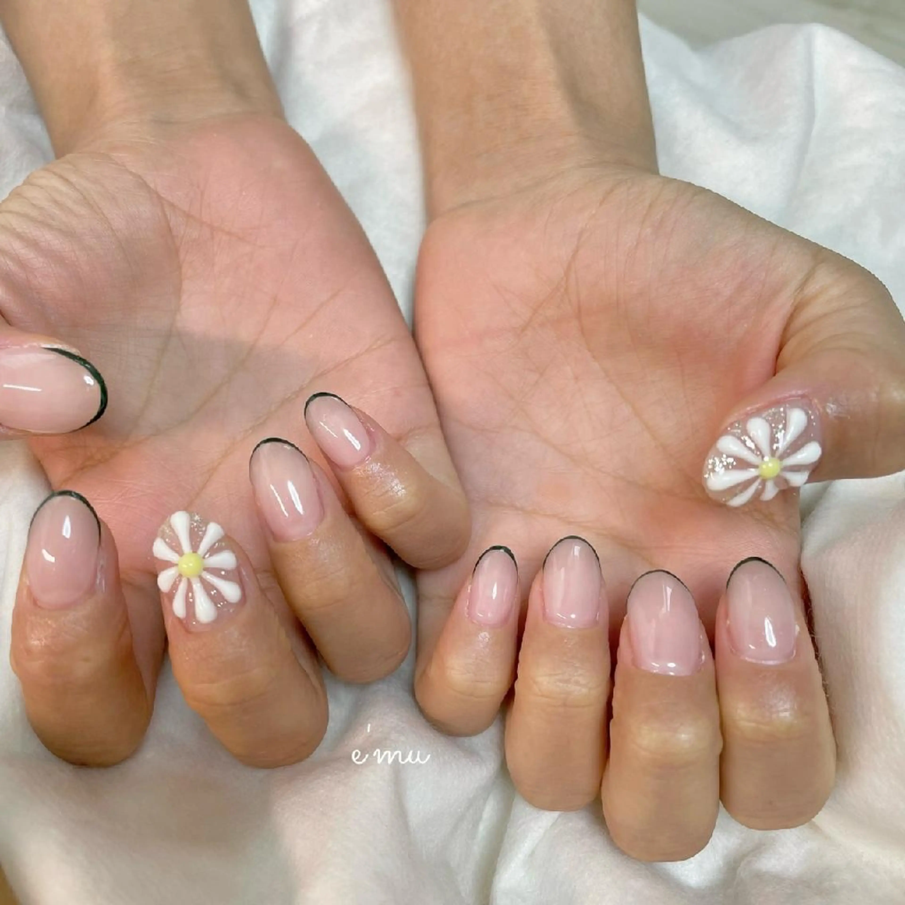 ネイル フラワーネイル フレンチネイル ぷっくりネイル nail salon e'mu💐のネイルデザイン