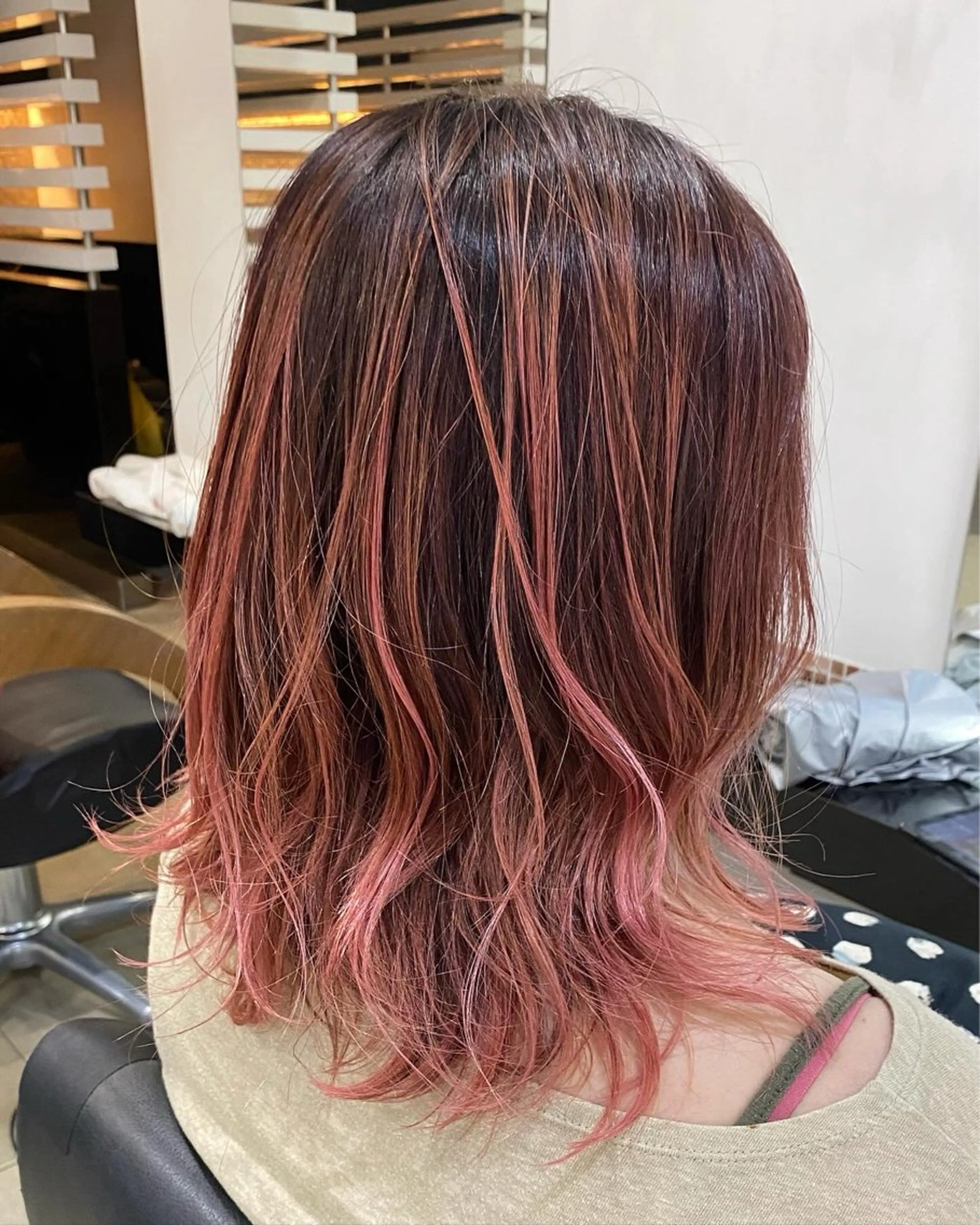 ミディアム カラー ヘアアレンジ バレイヤージュ レイヤーカット DISCOHAIRsanc（ルジャルダン町田）所属・烏山 達也のヘアスタイル