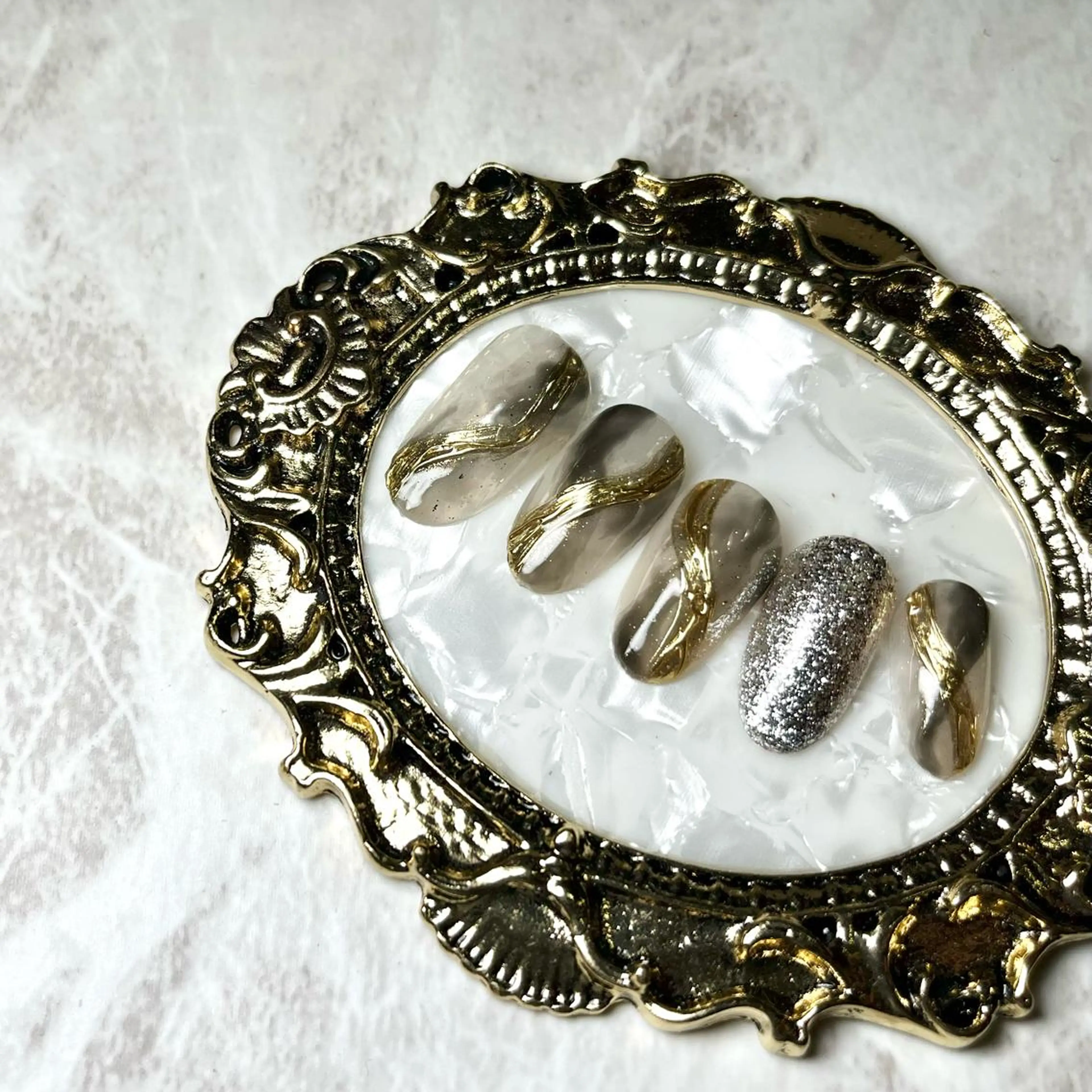 ネイル フットネイル フレンチネイル ジェルネイル ラメ(グリッター) ラメグラデーション NEO Beauty Salon所属・𝐍𝐄𝐎 𝐉𝐔𝐑𝐈のネイルデザイン