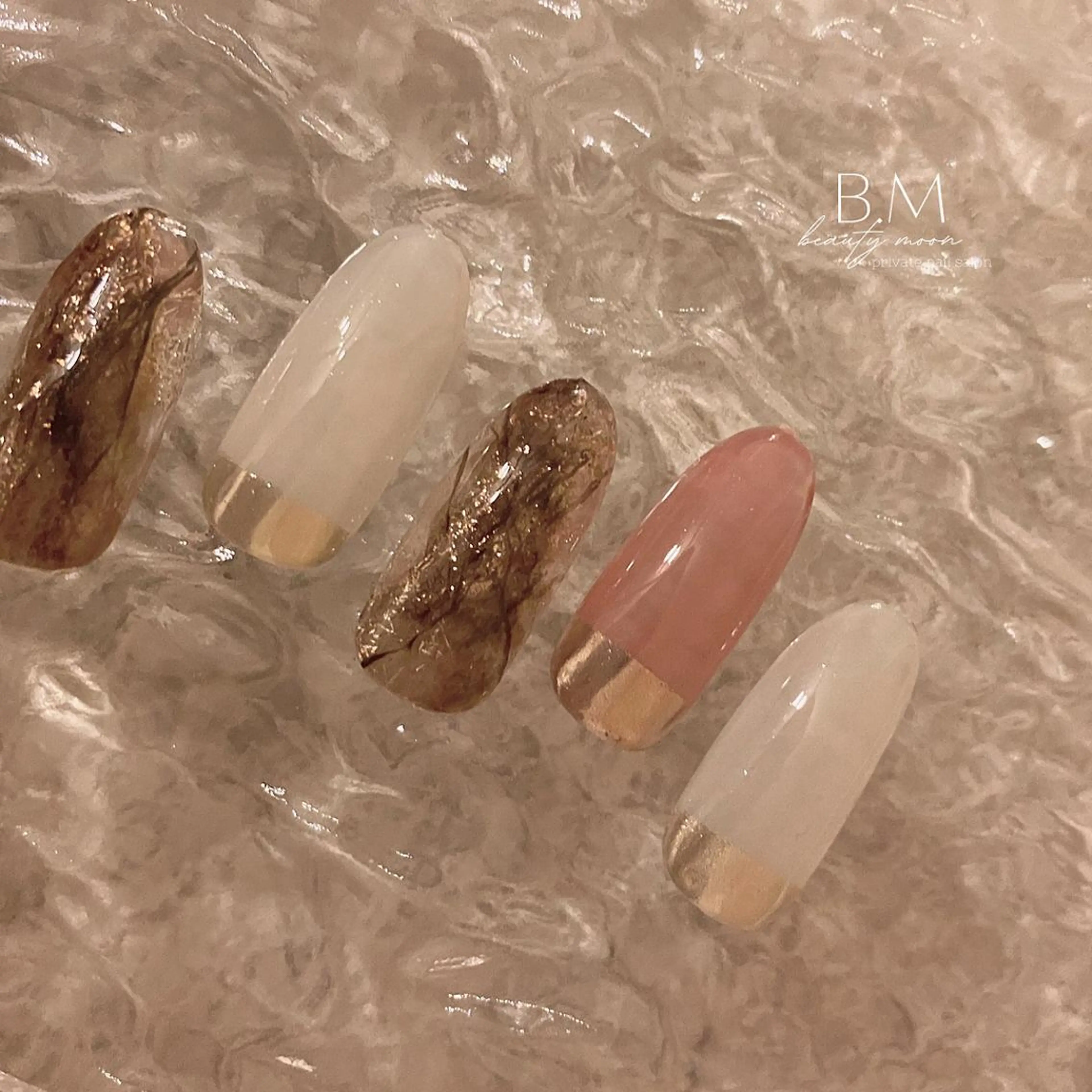 ネイル ブラウン ジェルネイル ニュアンスネイル パラジェル ネイルチップ ハンドネイル beauty ☪︎moonのネイルデザイン