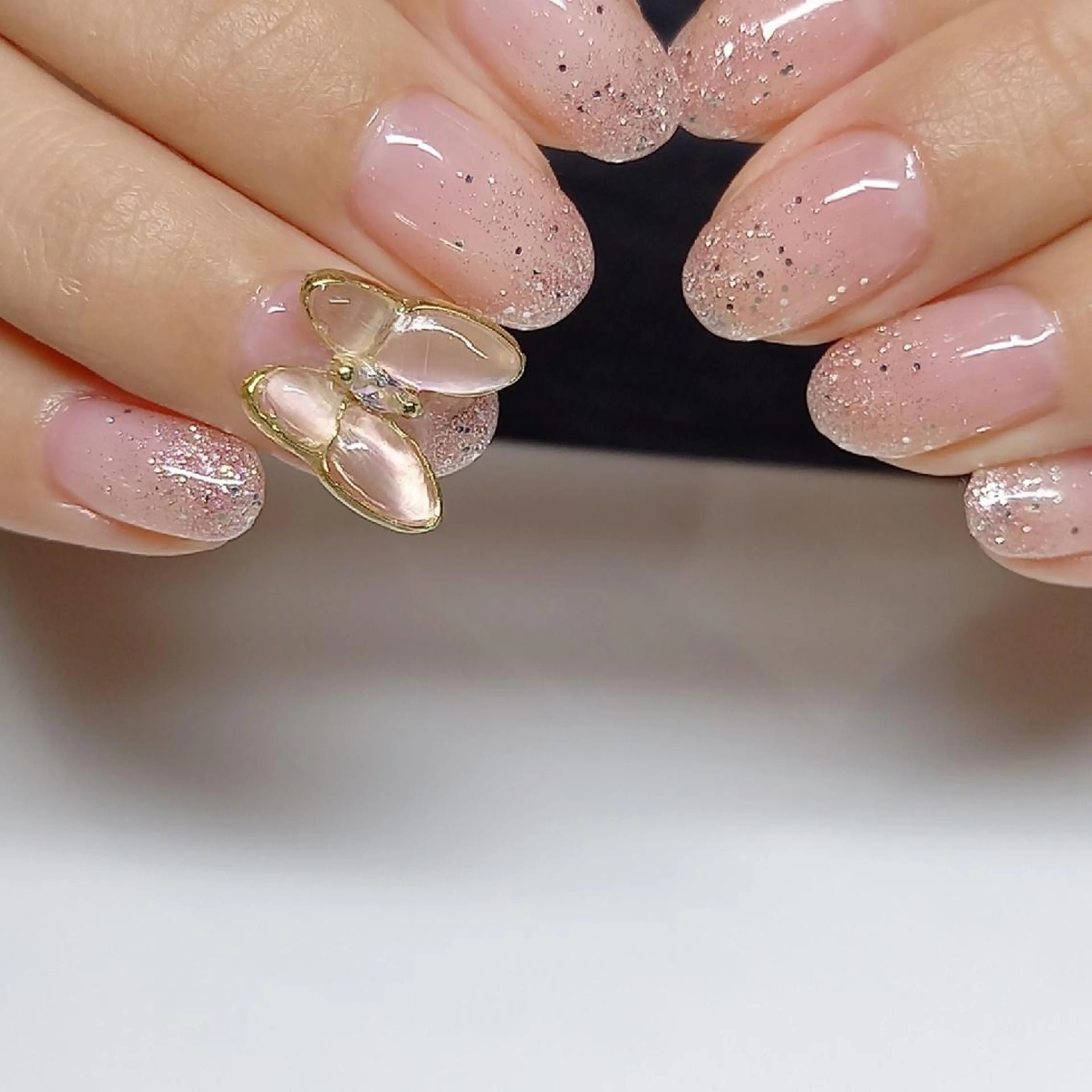 ネイル グラデーション ラメ(グリッター) ラメグラデーション nailsalon le premier所属・nailsalon  lepremierのネイルデザイン