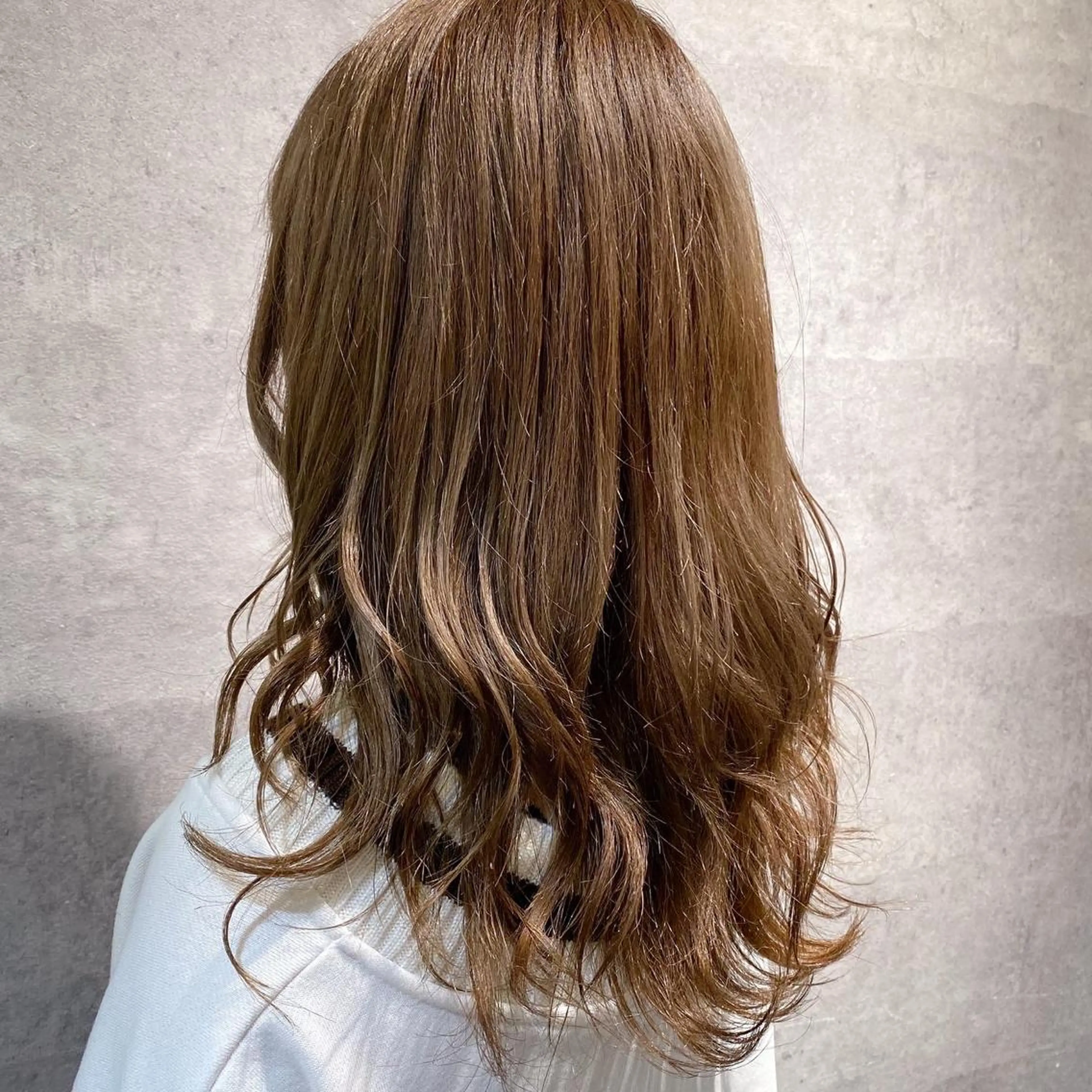 セミロング カラー ベージュカラー LATTE所属・垢抜け顔周り／韓国 ヘア𝑺𝒂𝒌𝒊のヘアスタイル