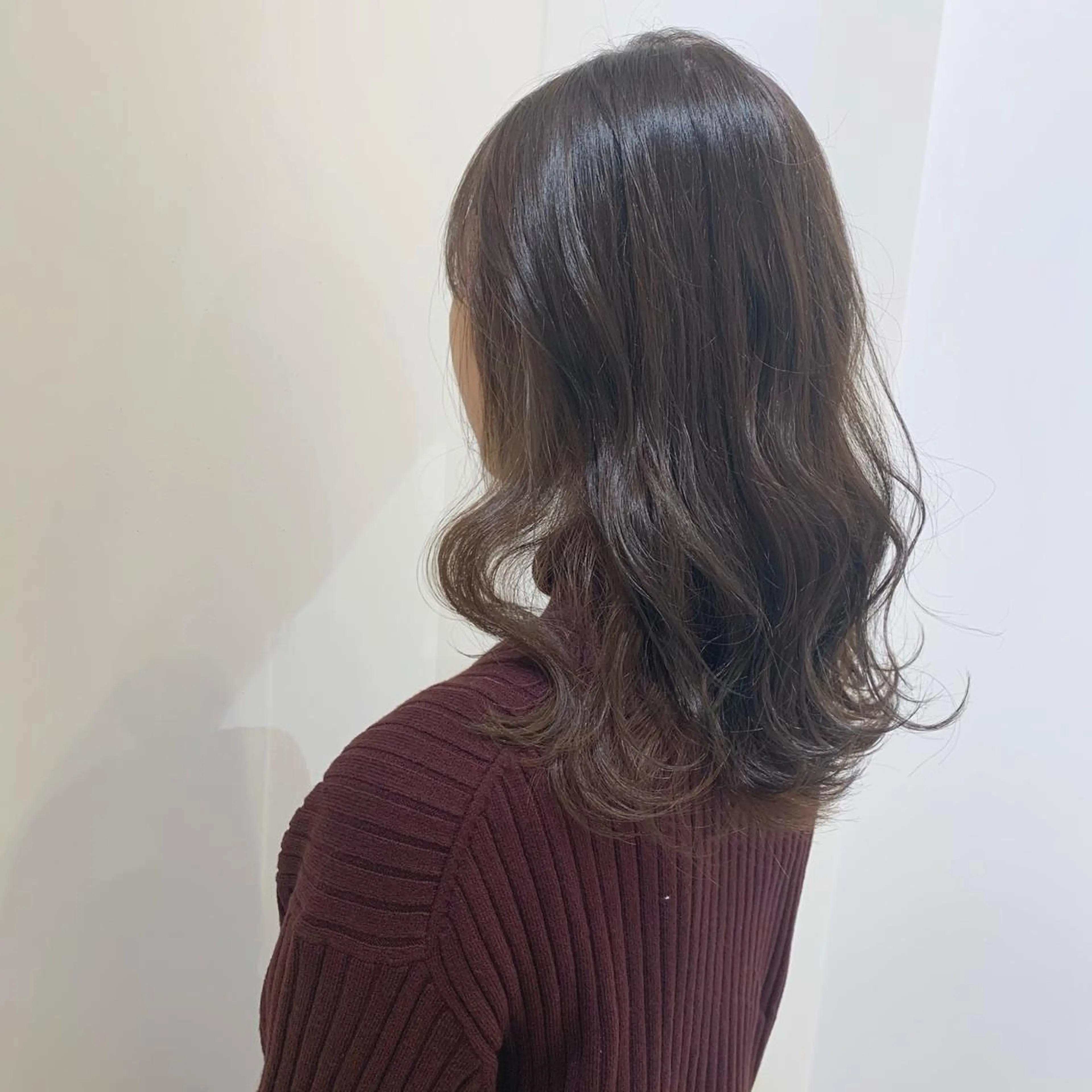 ロング 津秋 朝美のヘアスタイル