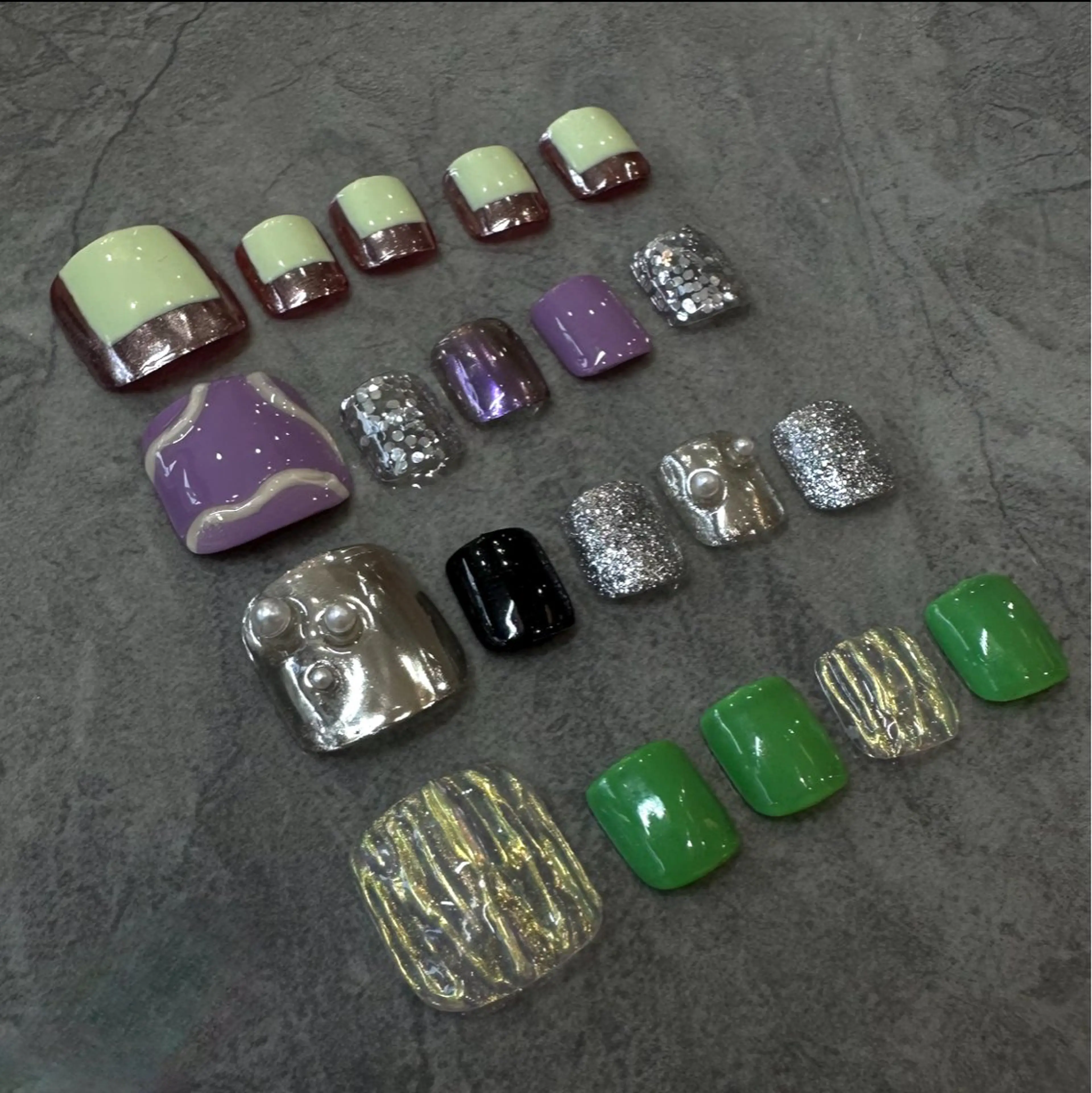 ネイル フットネイル COIN  nail hinataのネイルデザイン