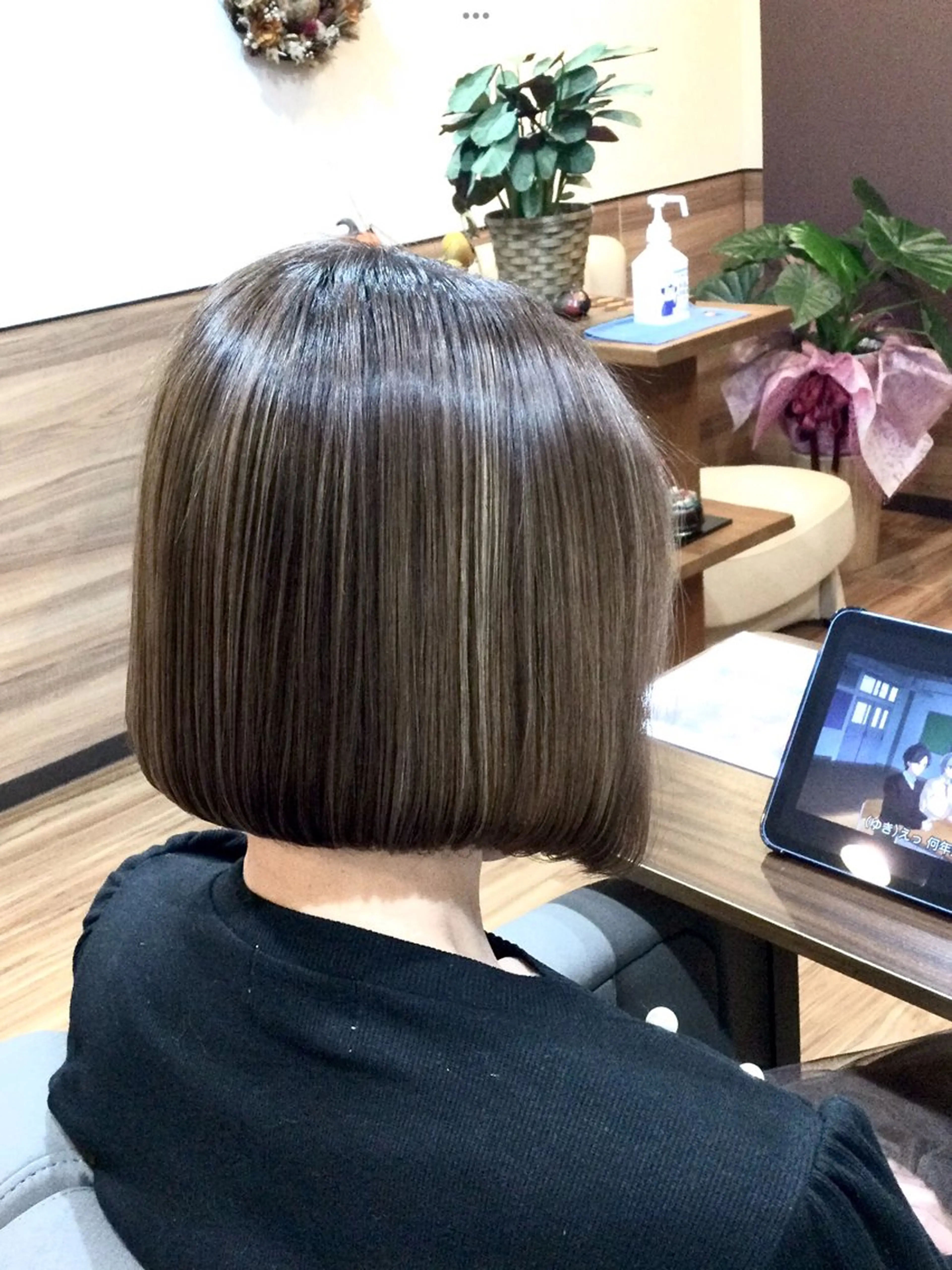 ミディアム カラー デザインカラー ボブ カット ヘアカラー トリートメント Annon プライベートサロンのヘアスタイル