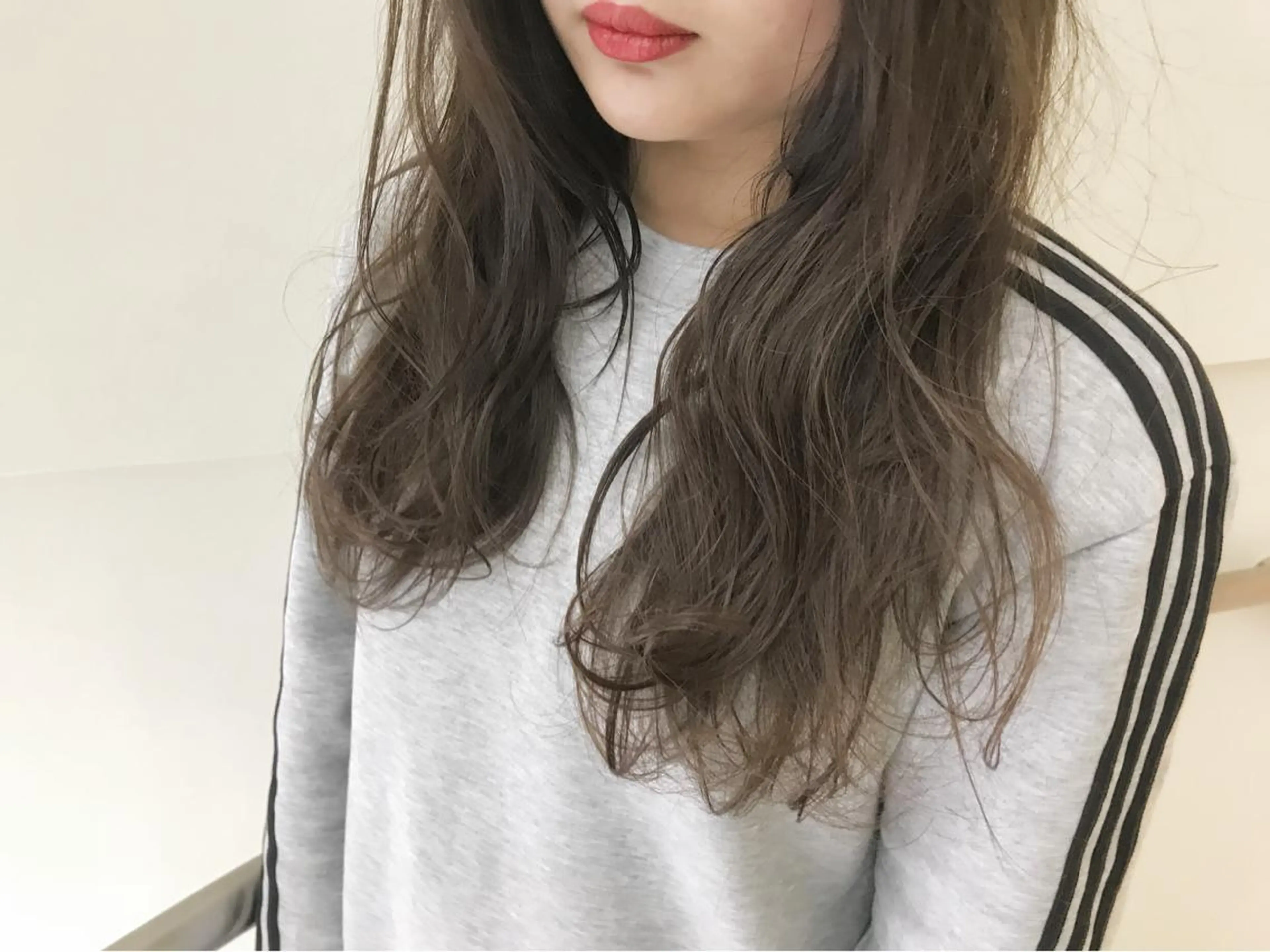 ロング カラー グレージュ トリートメント AILEE所属・ウルフカット レイヤーカット上柿のヘアスタイル
