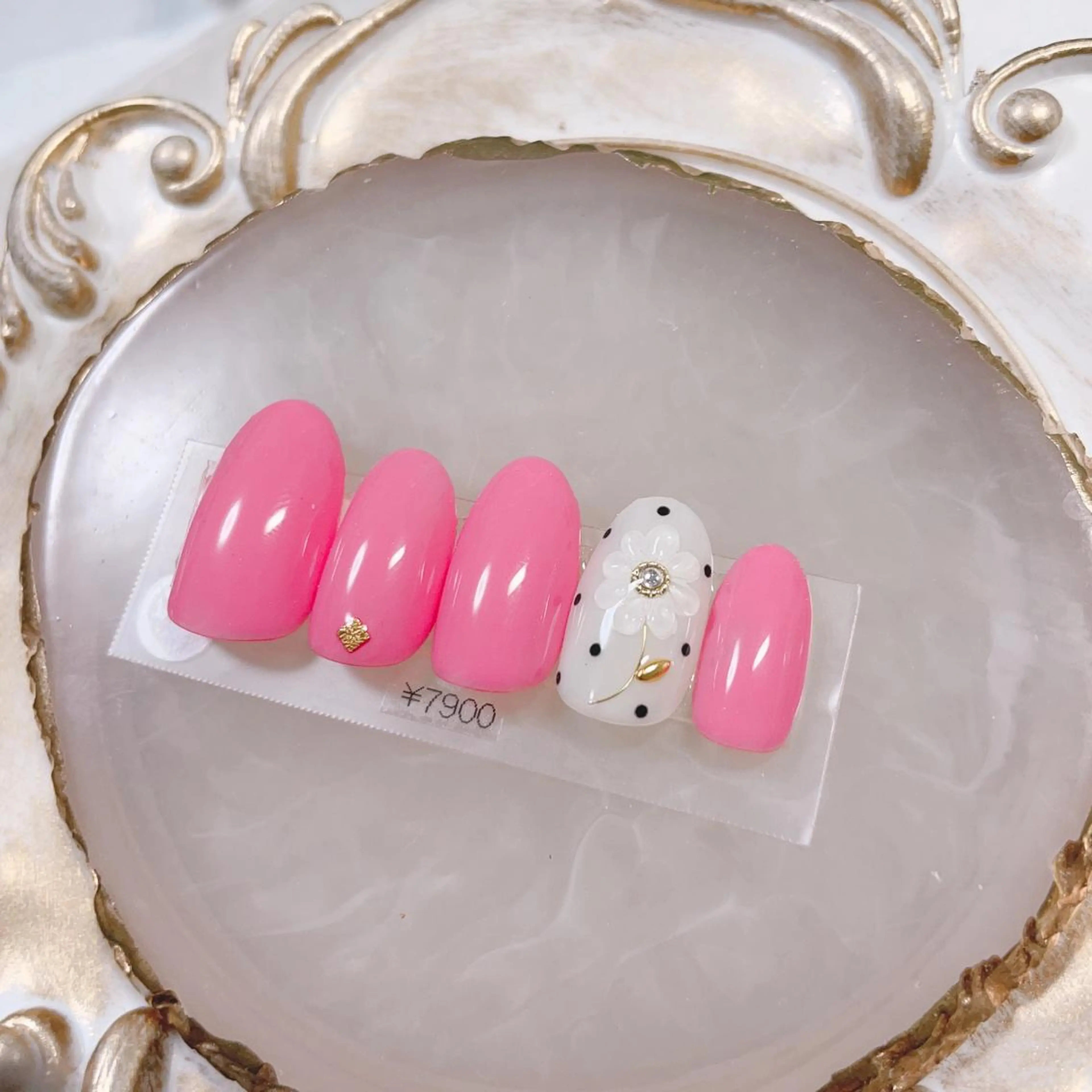 ネイル アートネイル ドット フラワーネイル ぷっくりネイル CHIARA nailsのネイルデザイン