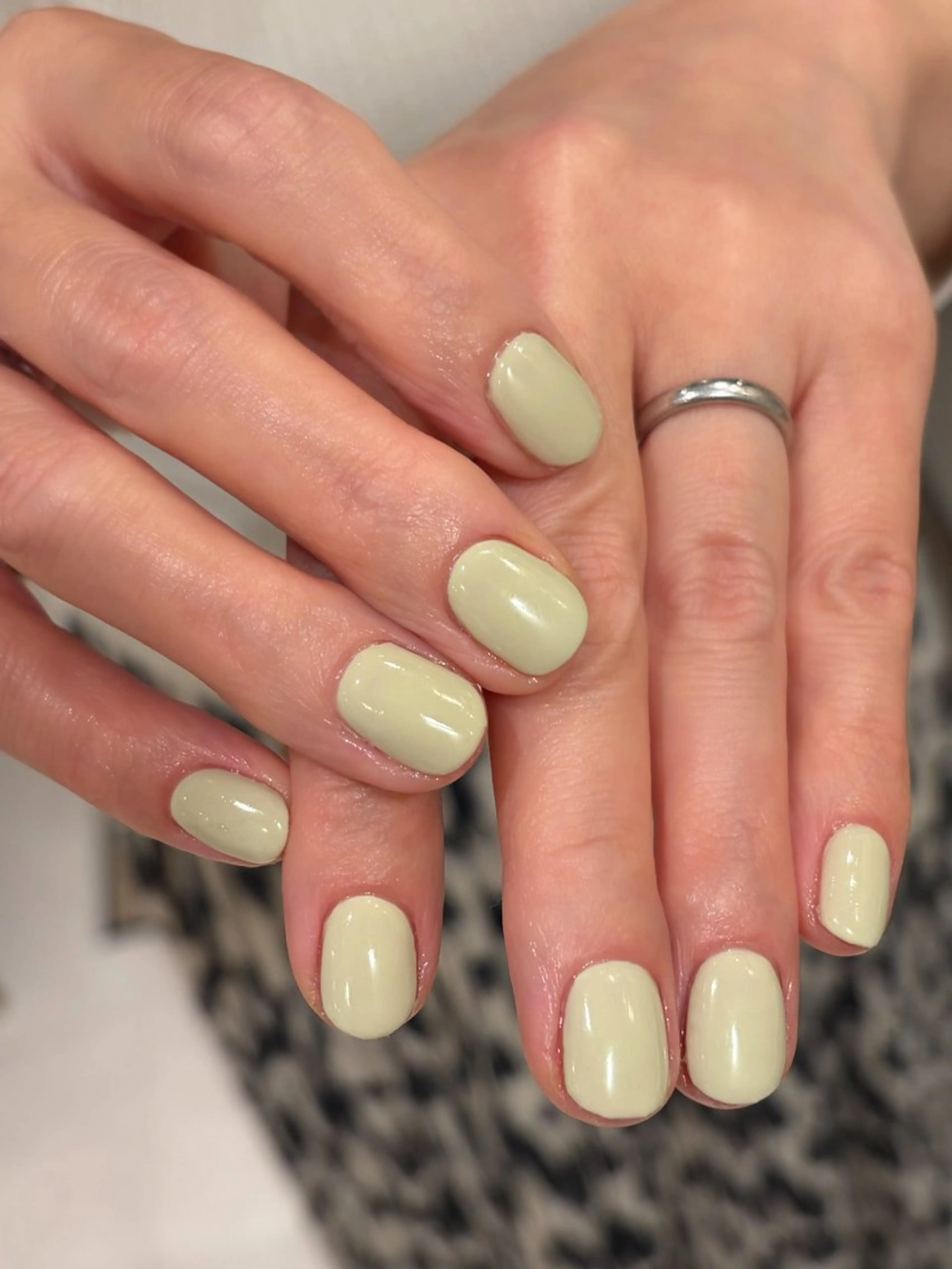 ネイル ニュアンスネイル ワンカラーネイル ホワイト ハンドネイル salon madre Sakiのネイルデザイン