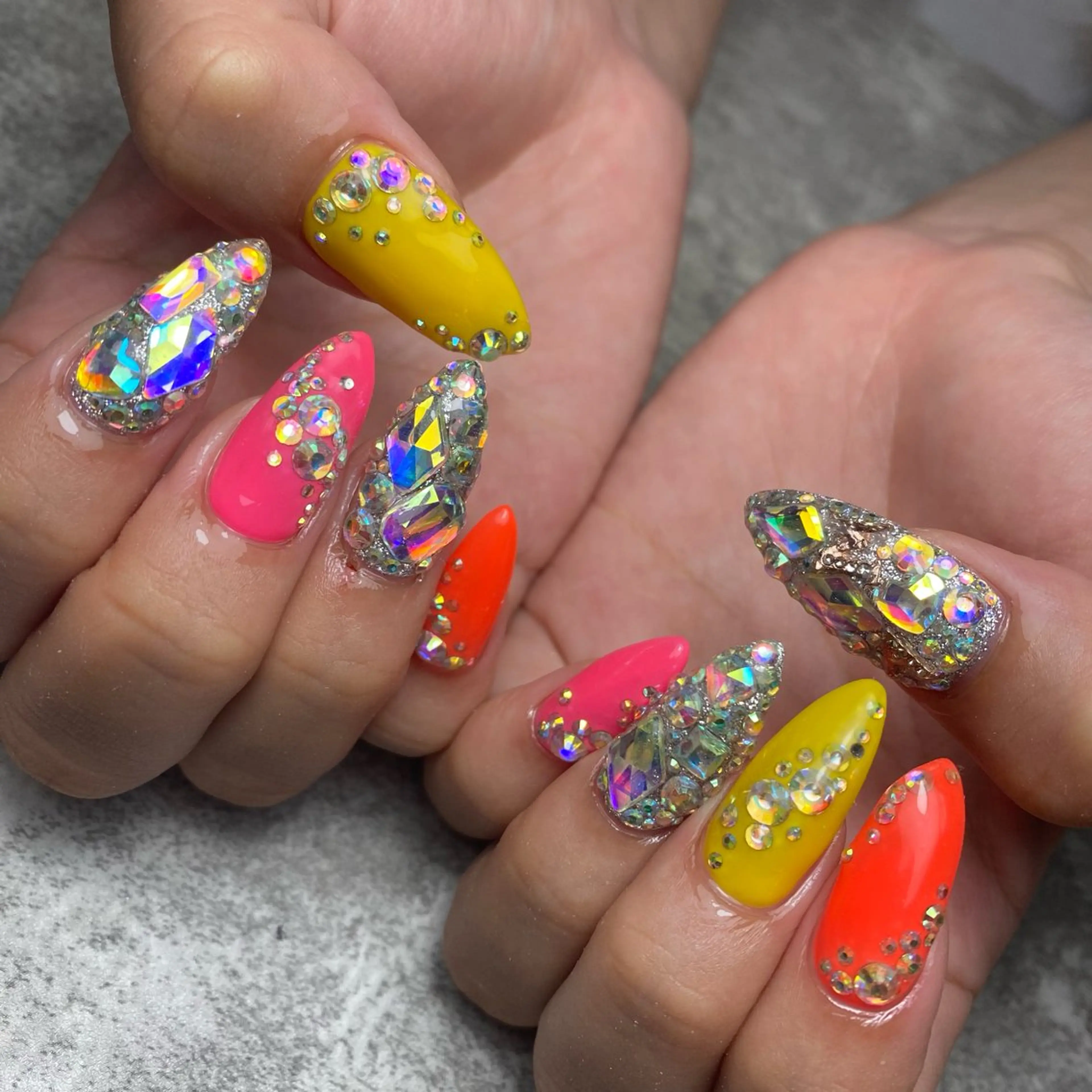ネイル ストーンネイル ハンドネイル yuki nail...のネイルデザイン