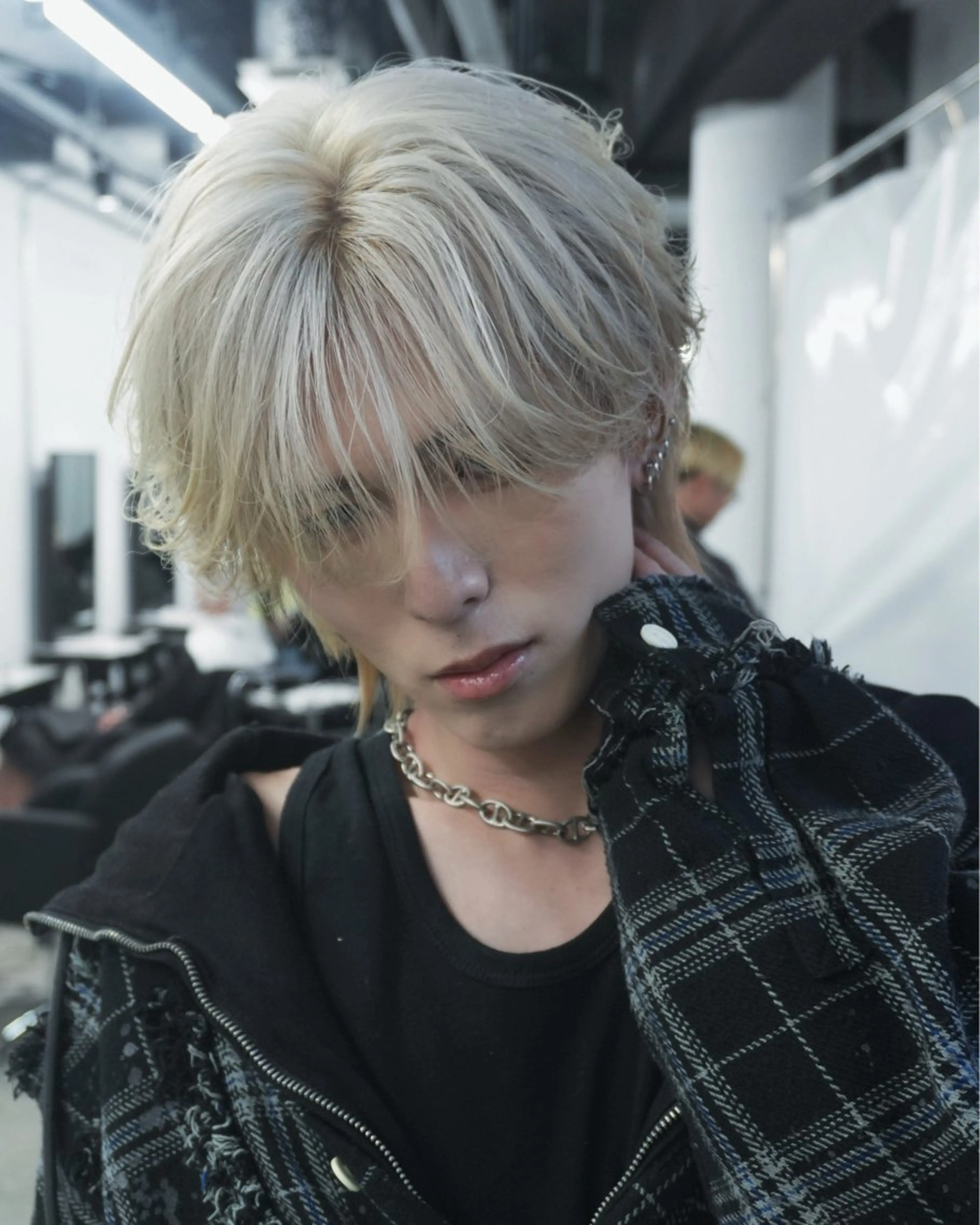 カラー メンズ メンズウルフカット ベージュカラー ホワイトベージュ ウルフカット PIA hair design所属・湖城 恵吾のヘアスタイル