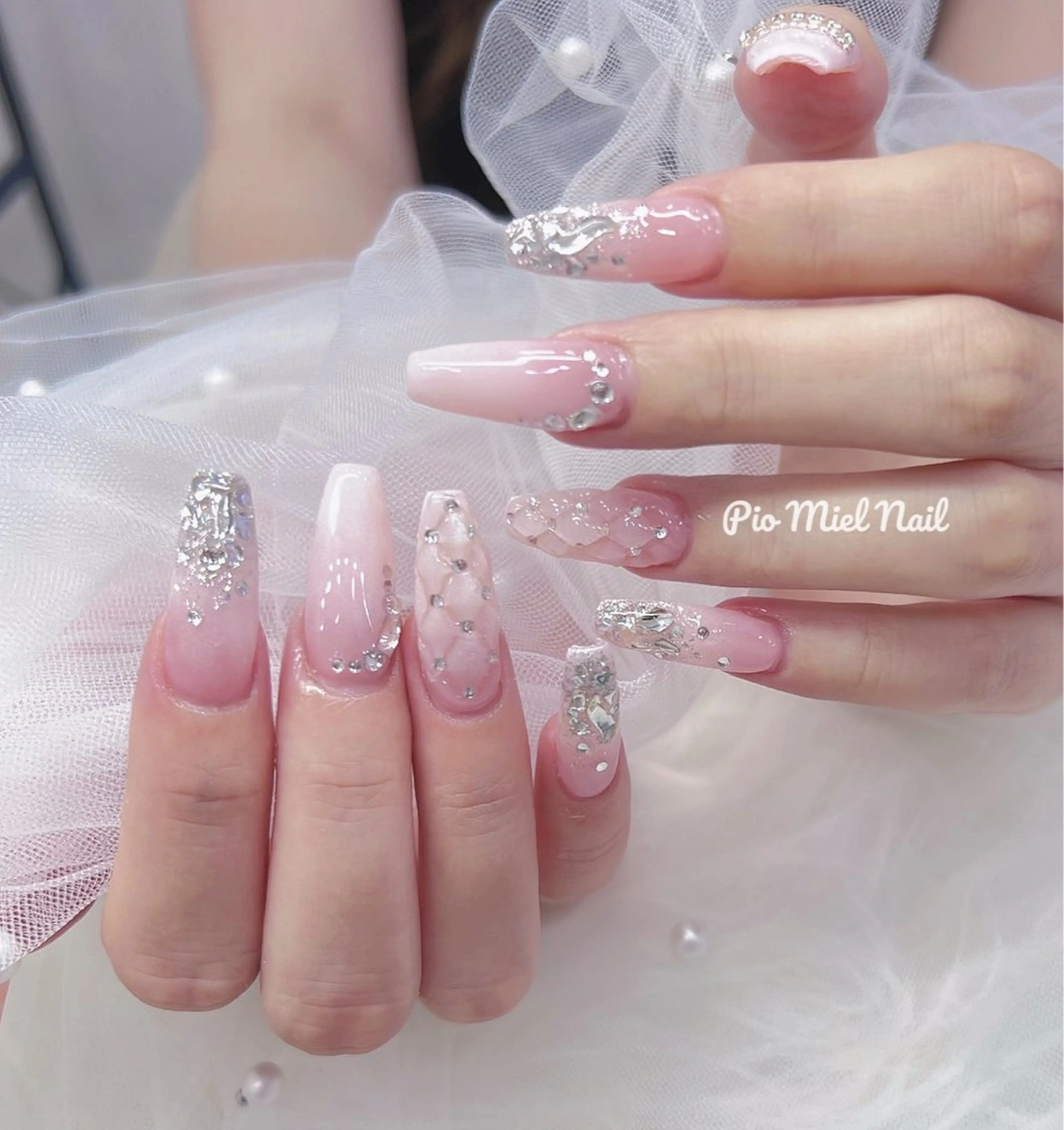 セミロング 韓国風ヘア ハンドネイル Pio Mielのネイルデザイン