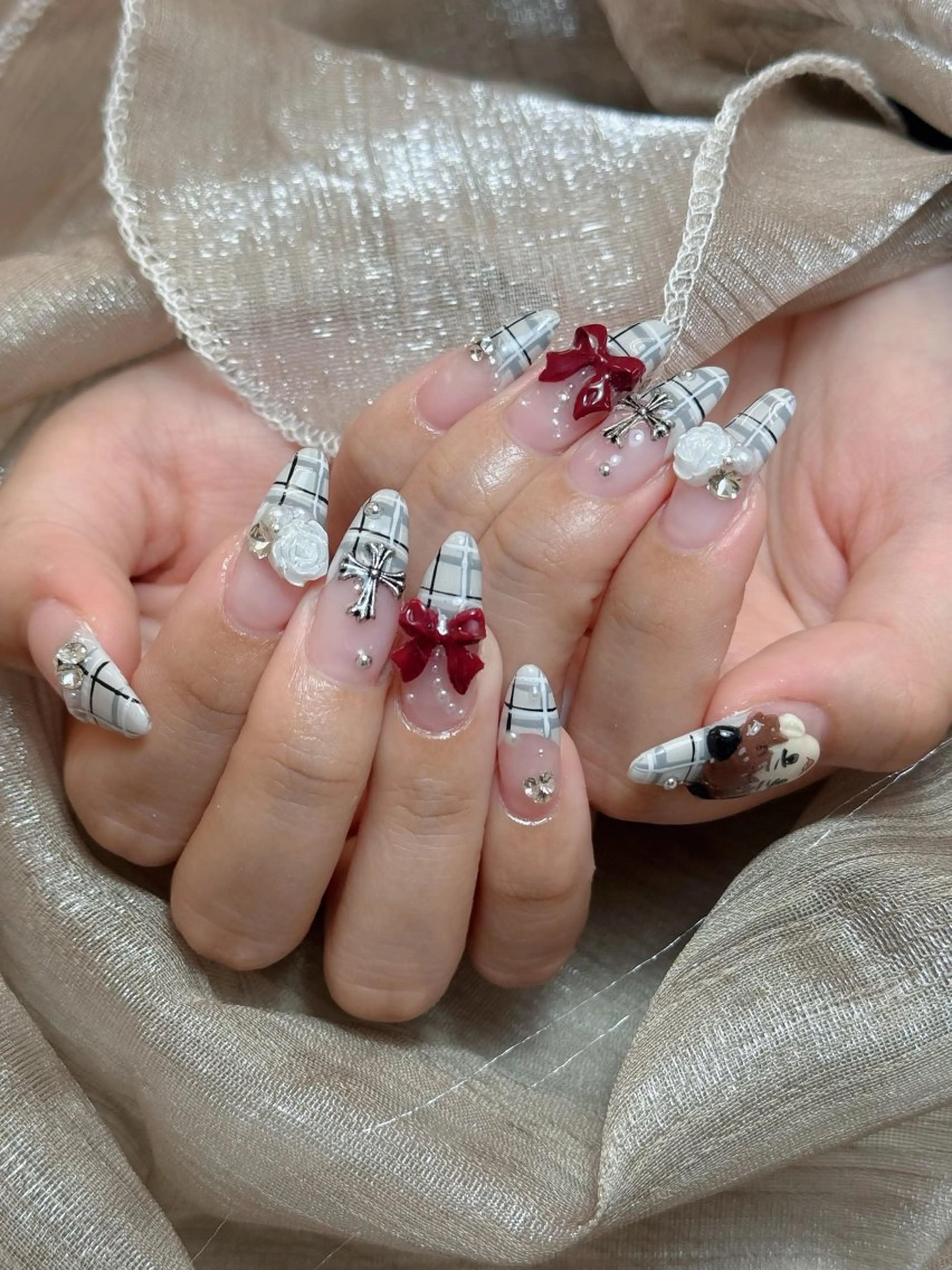 ネイル オーロラネイル チークネイル フットネイル フレンチネイル 韓国ネイル ハンドネイル Lumi Nail Salon所属・Lumi Nail 新大久保3‘のネイルデザイン