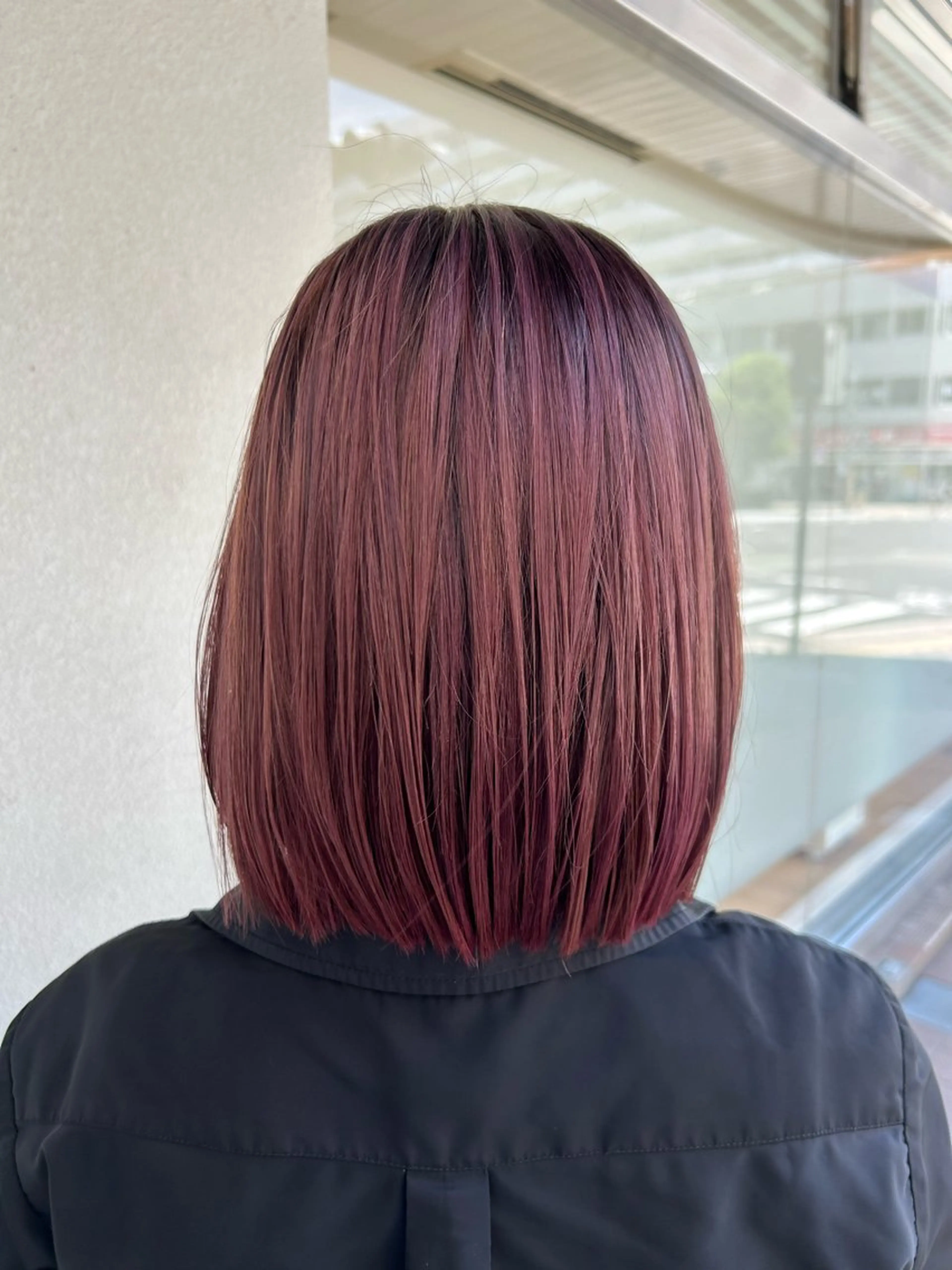 ミディアム ブルー所属・岩野 有紗のヘアスタイル