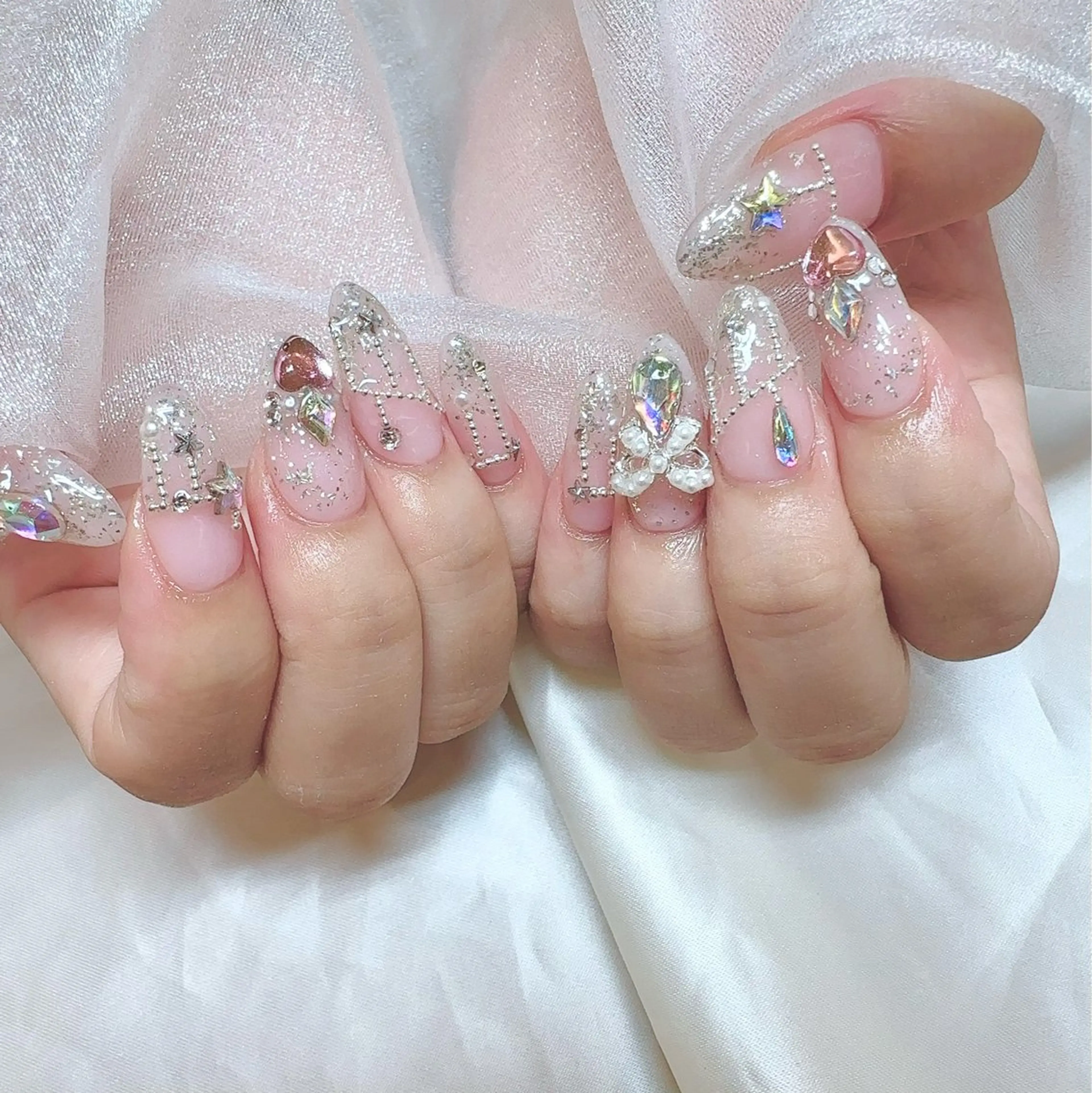 ネイル リボン ハンドネイル LOVE NAIL 店長　MIKAのネイルデザイン
