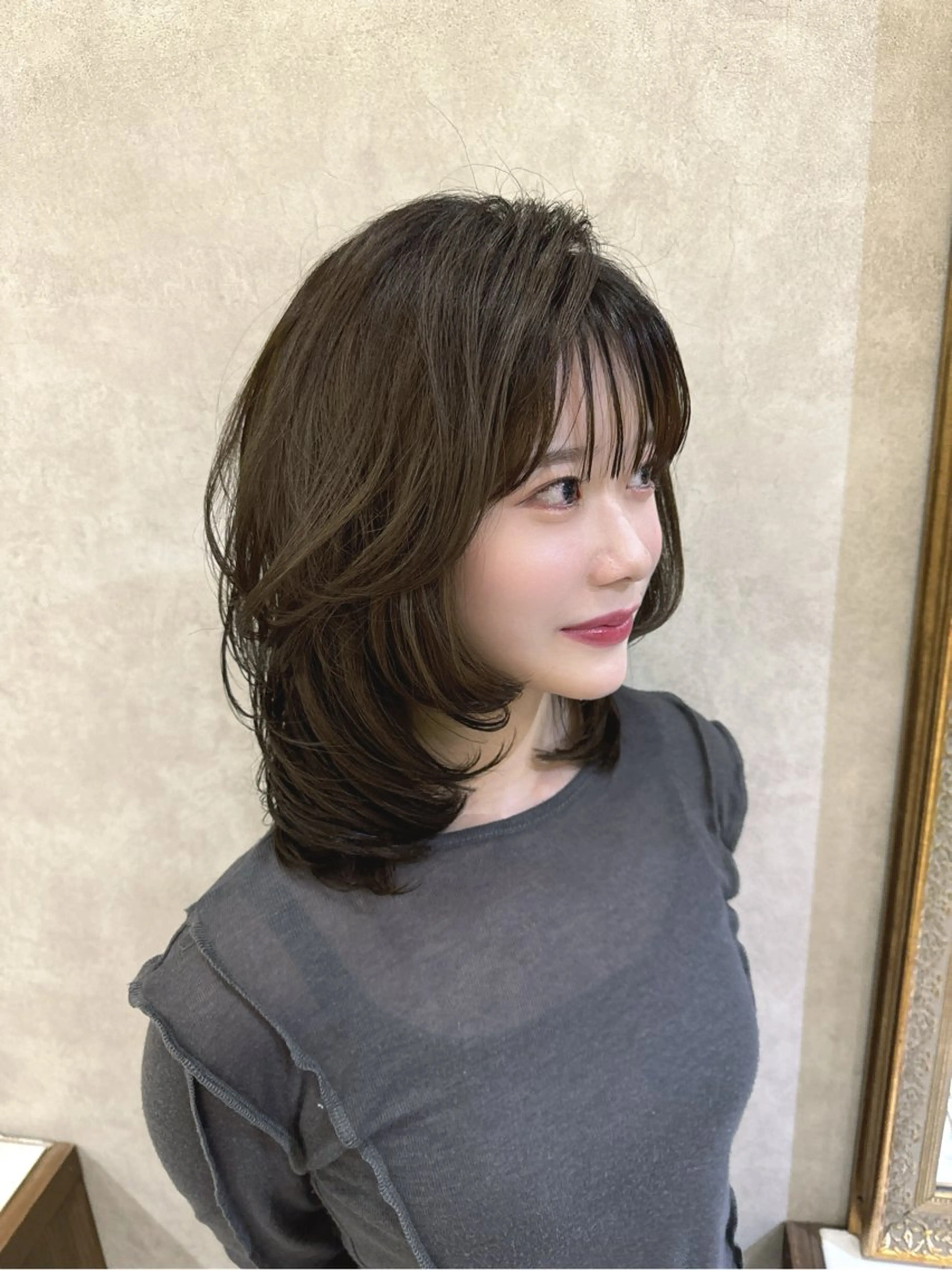 ミディアム レイヤーカット nico. Julieのヘアスタイル