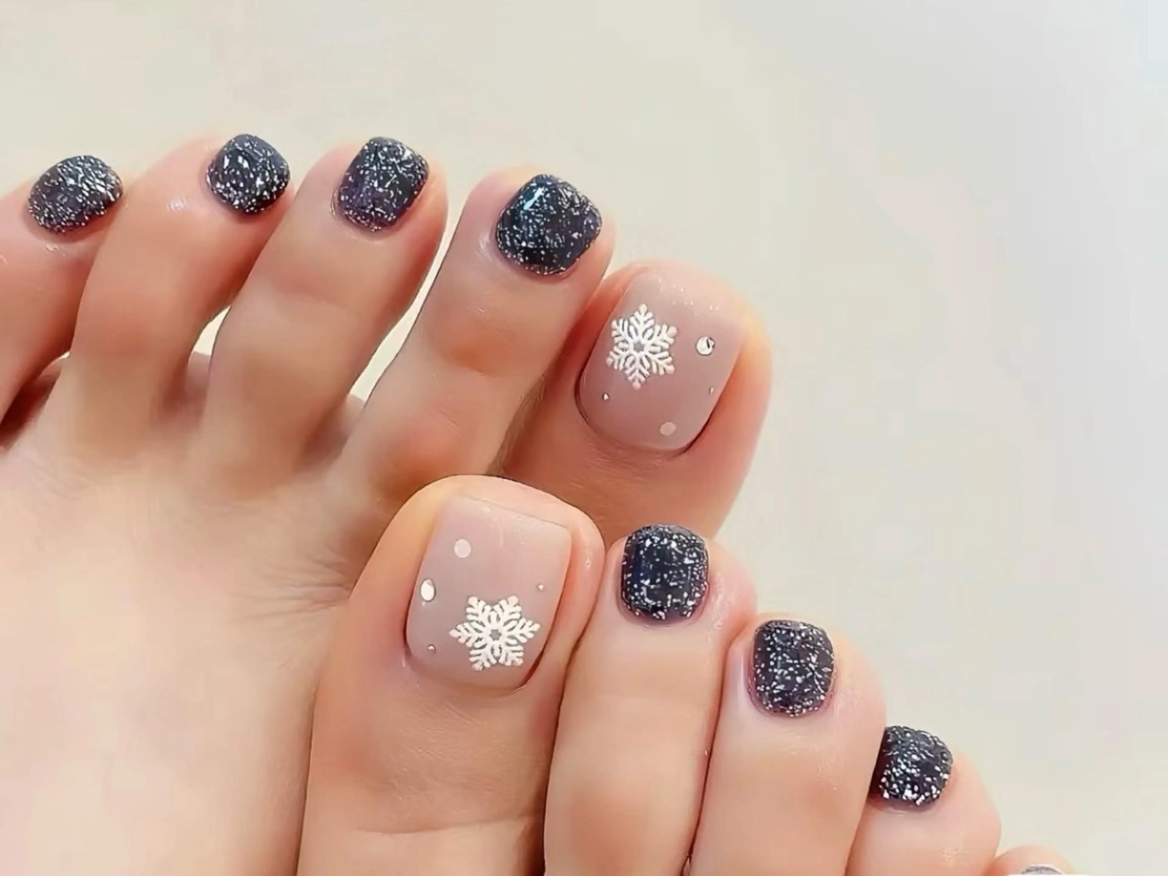 ネイル アートネイル チークネイル 長さ出し フットネイル ジェルネイル フットネイル ラッキーネイルサロン 西川口東口店のネイルデザイン