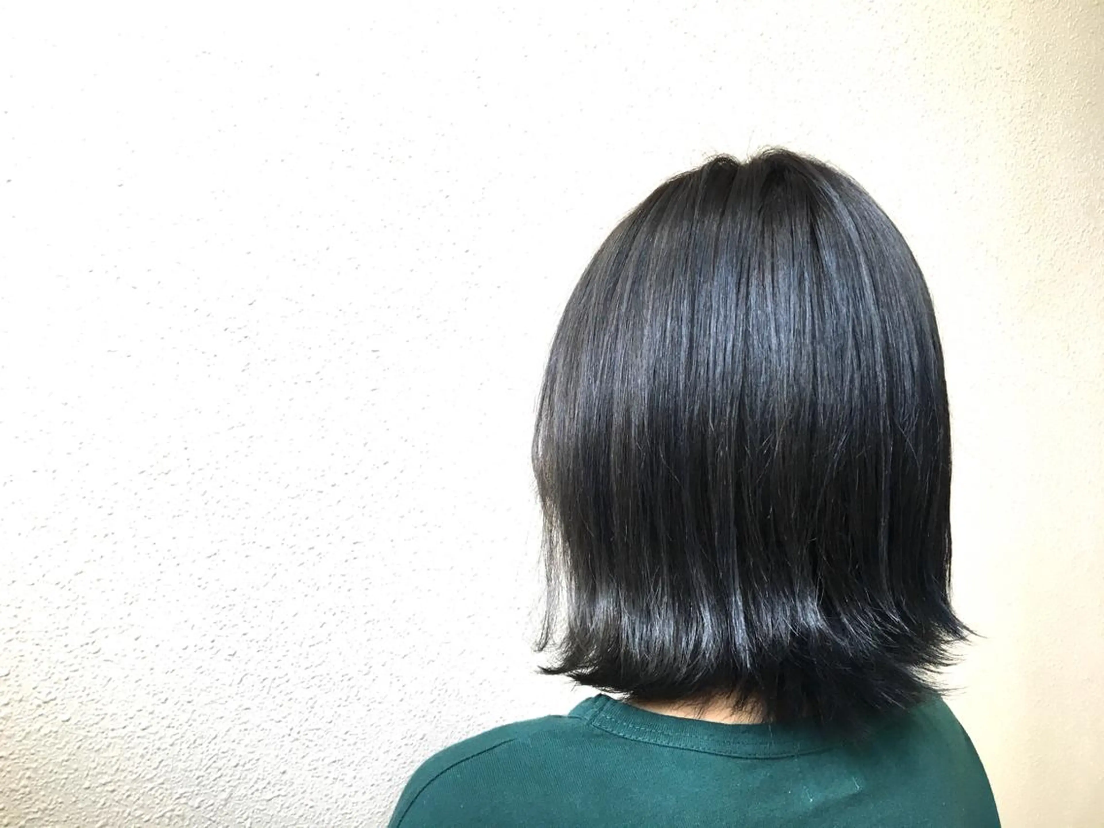 ミディアム カラー 黒髪 ブルーカラー ブルーブラック 半個室女性salon 🩰Natsumiのヘアスタイル