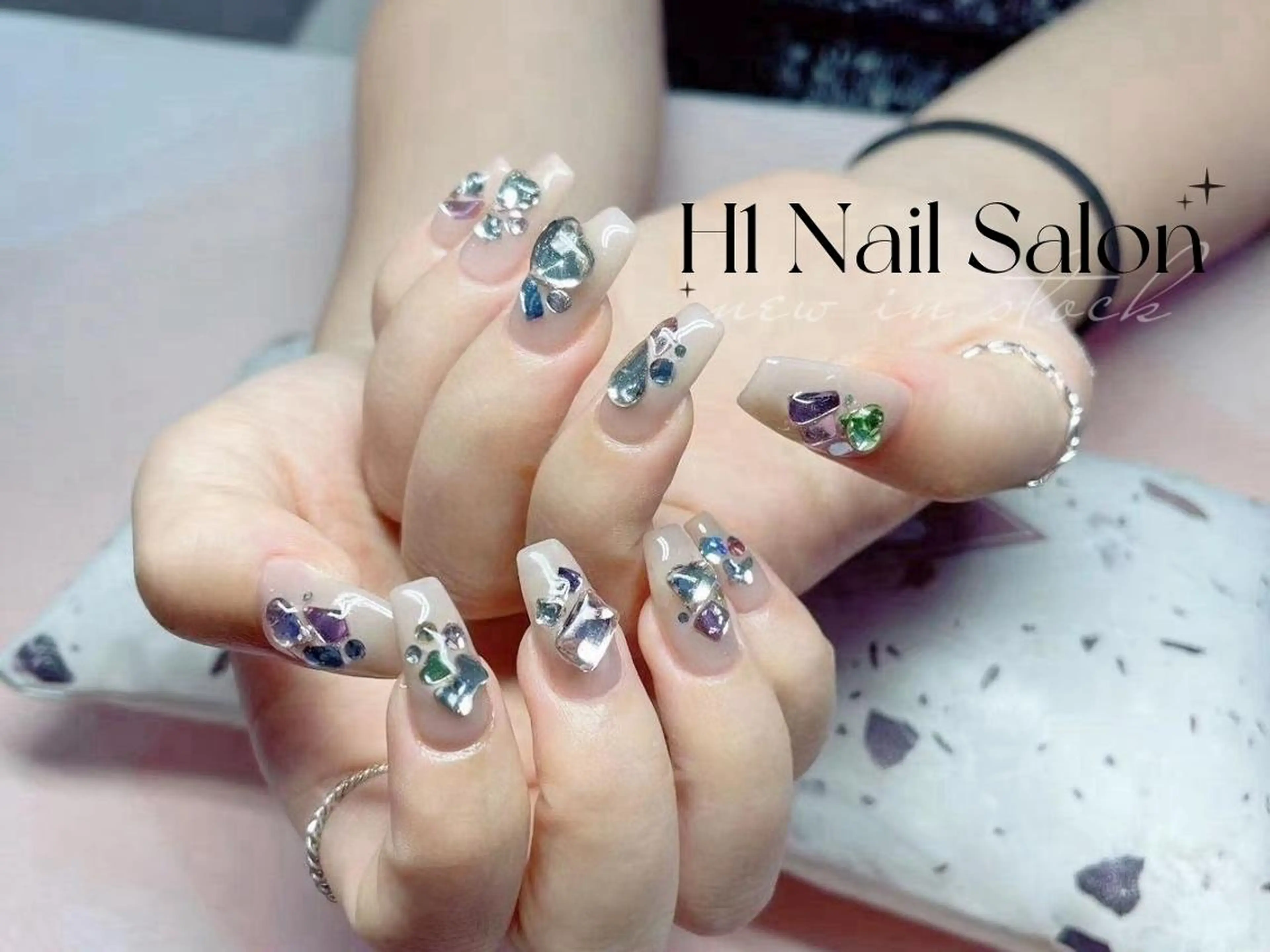 セミロング ハンドネイル H1 ネイル サロンのネイルデザイン