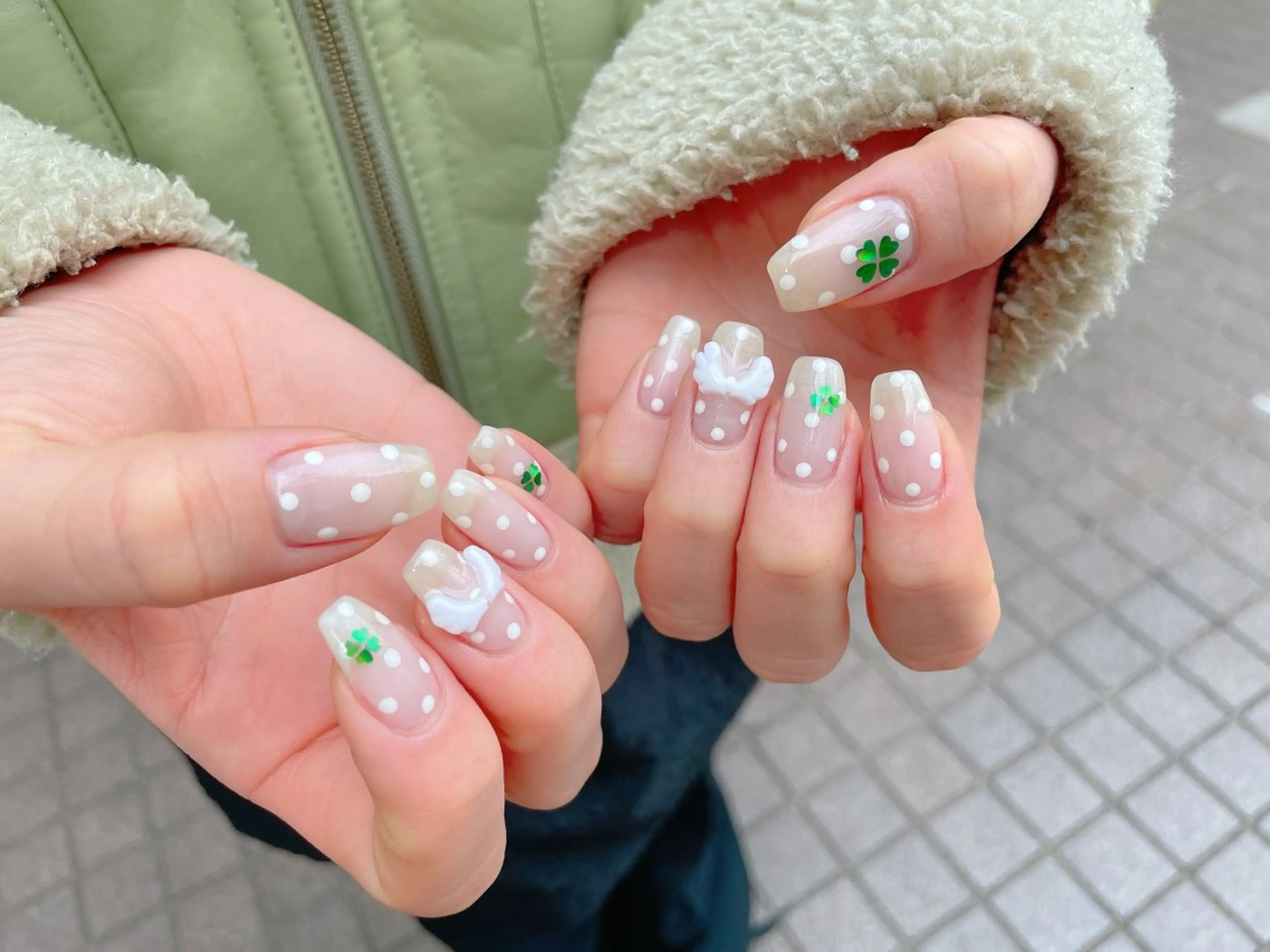 ネイル ドット ジェルネイル ニュアンスネイル パラジェル nailroom  OHANA所属・nailroom OHANA🌴のネイルデザイン
