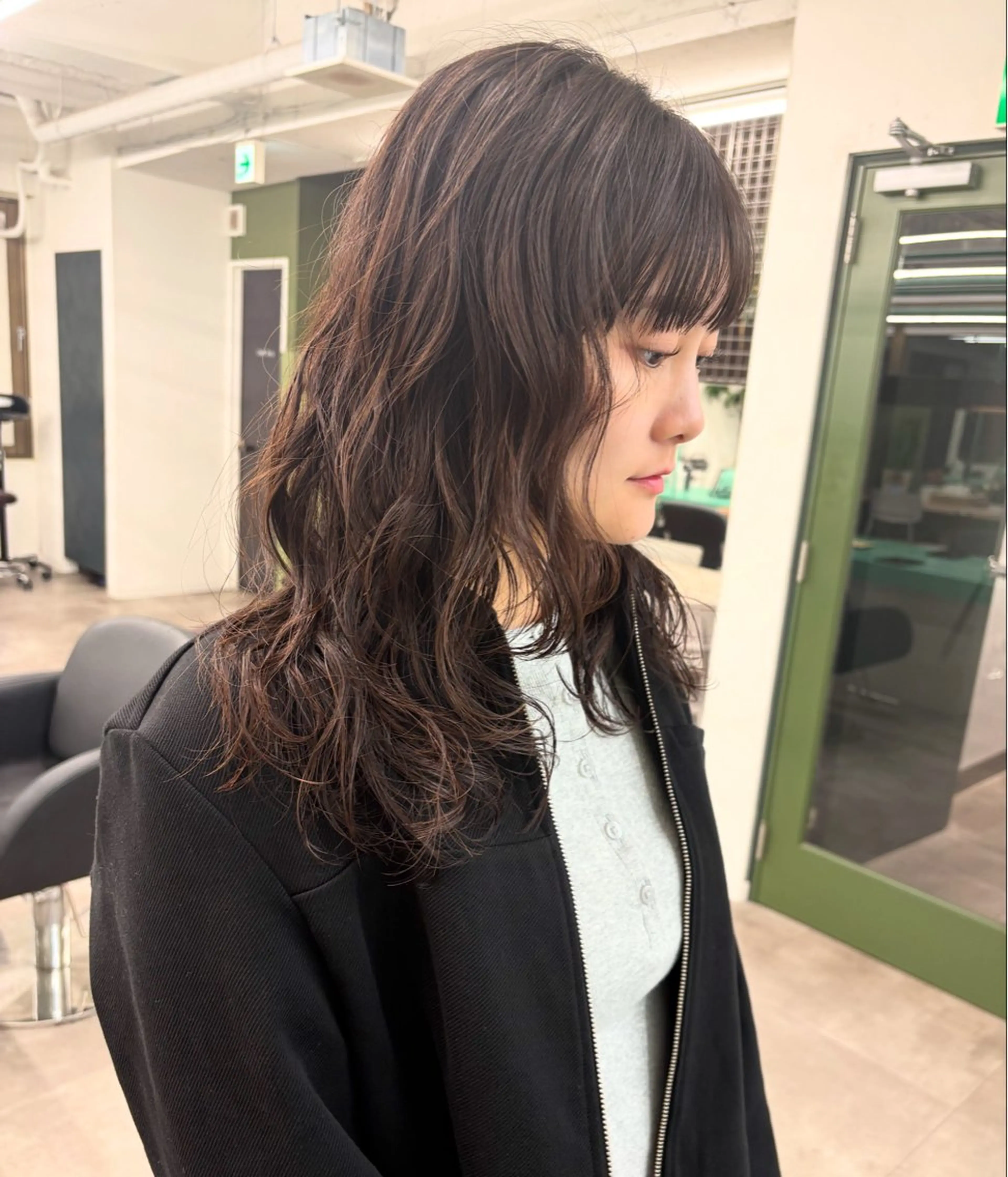 セミロング カット パーマ 綾乃／デザインカラー ／ハイトーン／ボブのヘアスタイル