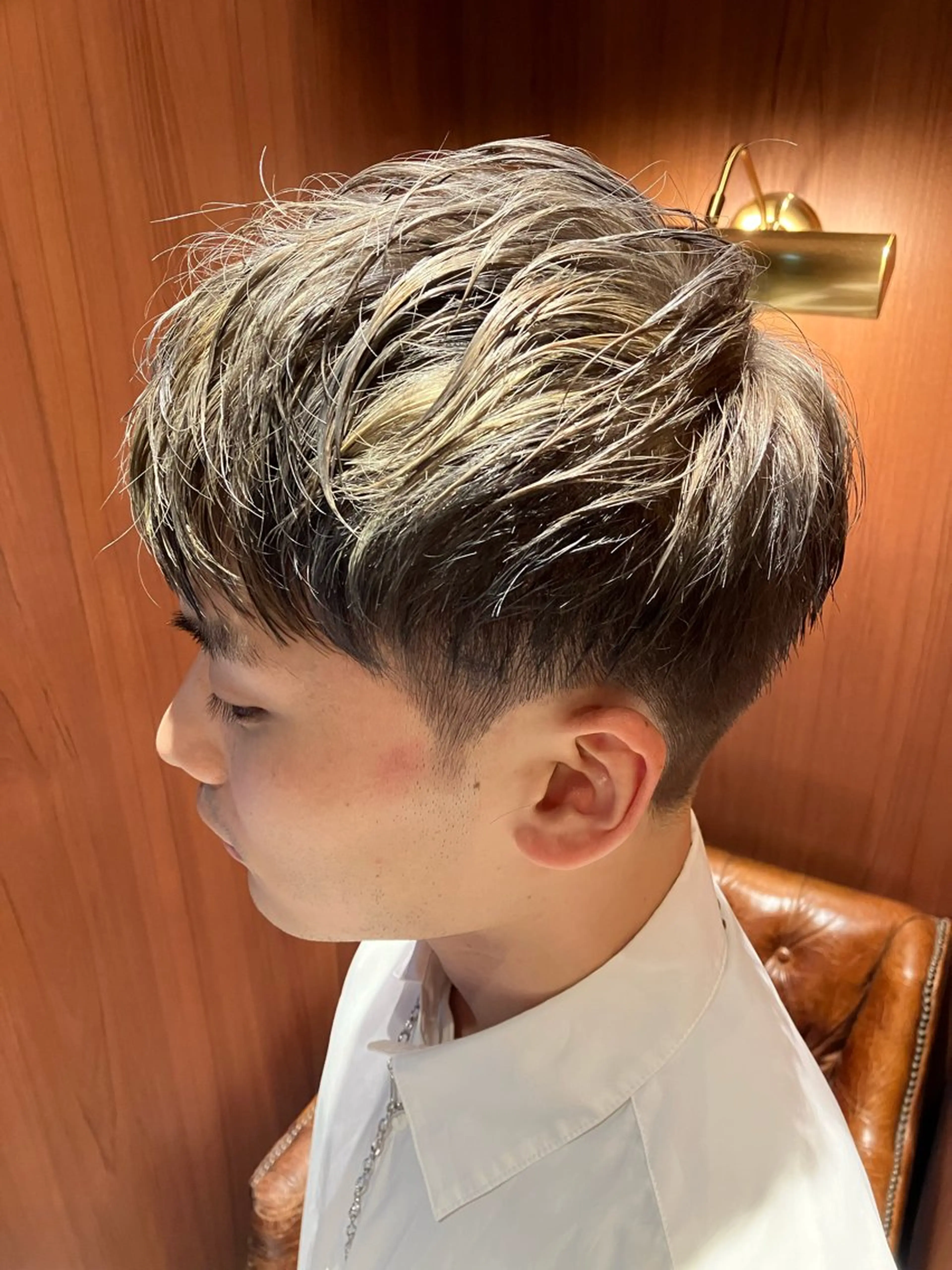 ショート カラー メンズ メンズブリーチ ブリーチ BroTokyo Barbershop 有楽町店所属・SAKI SAKIのヘアスタイル