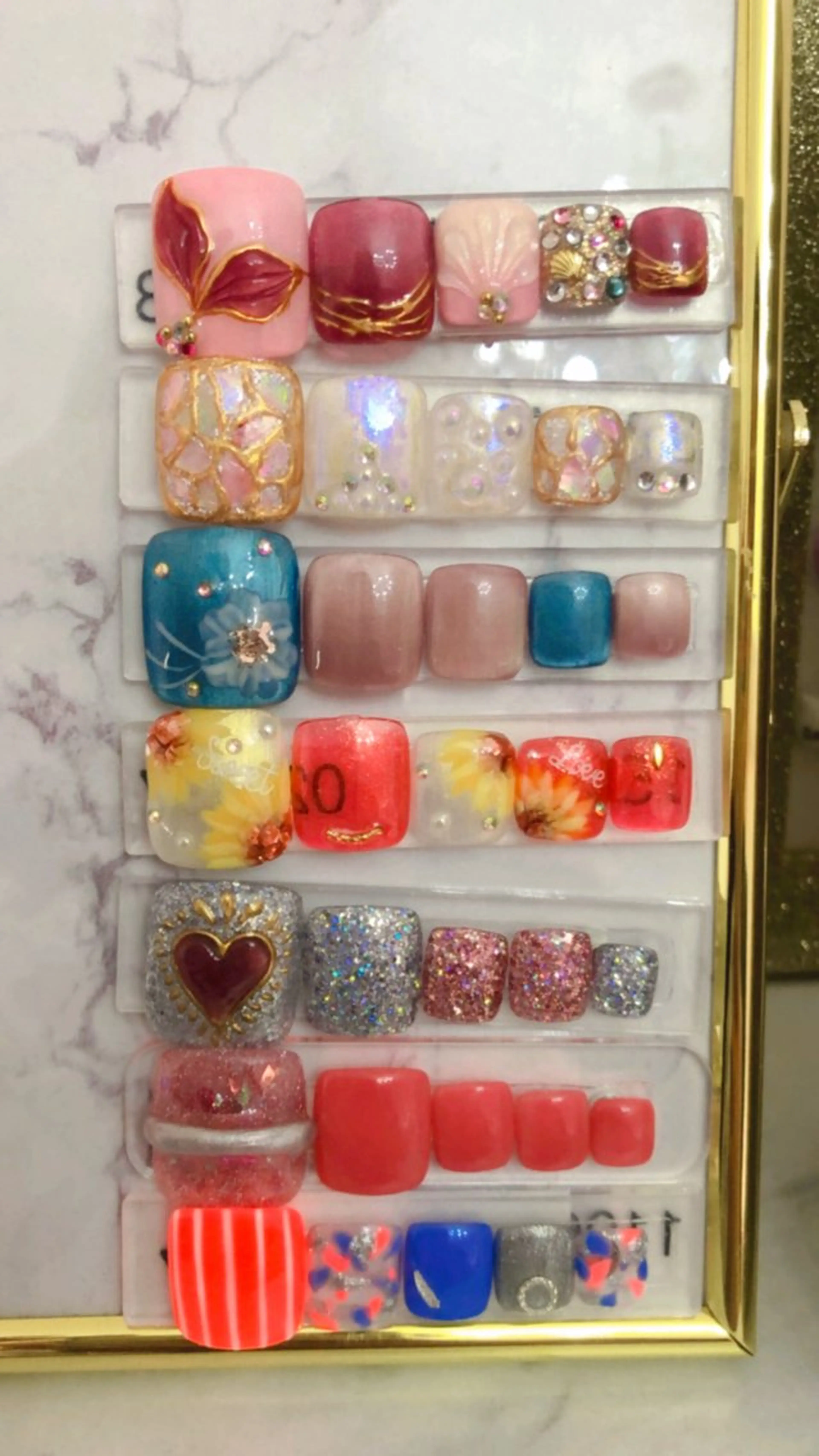 ネイル フットネイル 持ち込み nailsalon younail所属・ネイリスト よっちゃんのネイルデザイン