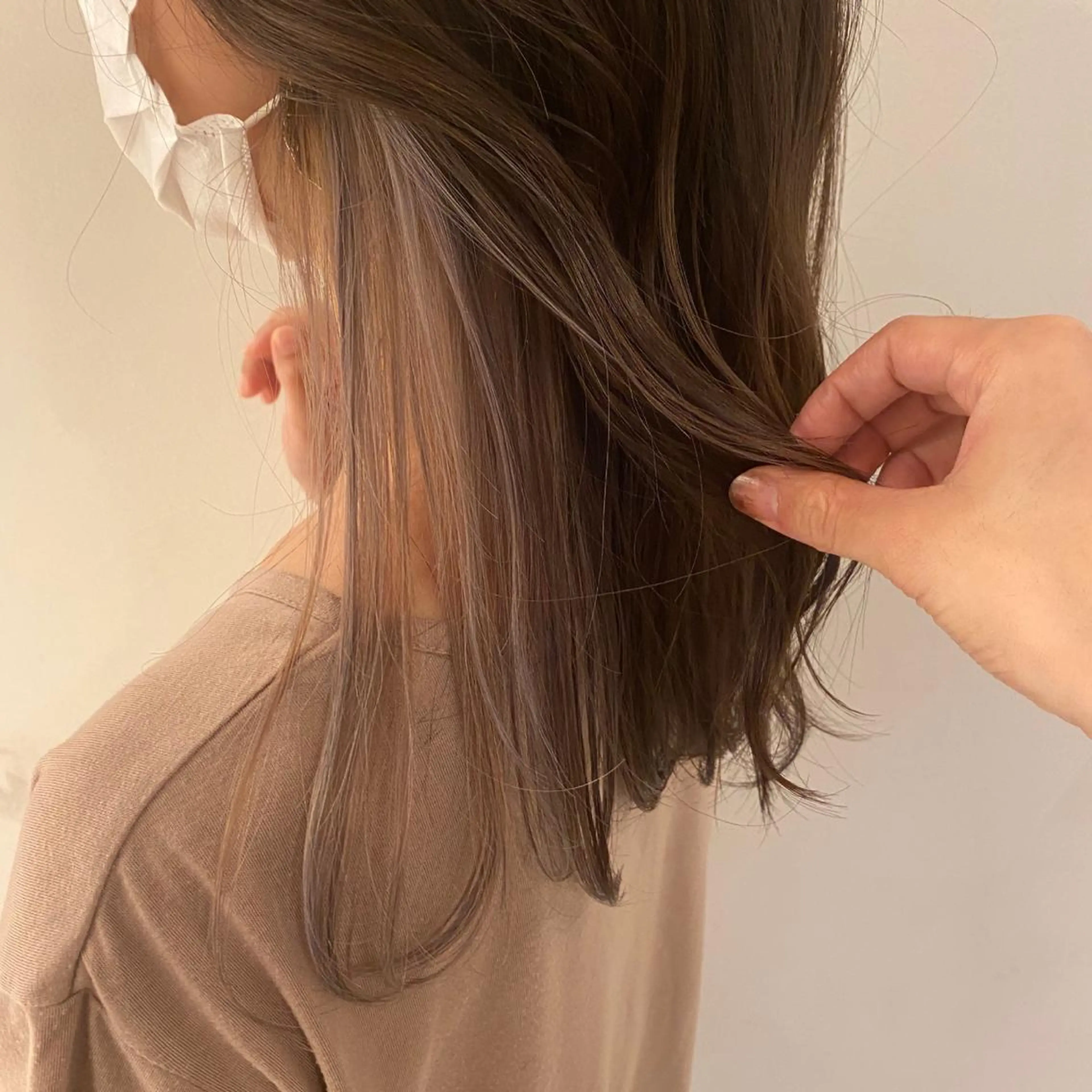 ミディアム カラー グレージュ salowin 渋谷　joule所属・美髪矯正 韓国レイヤーのヘアスタイル