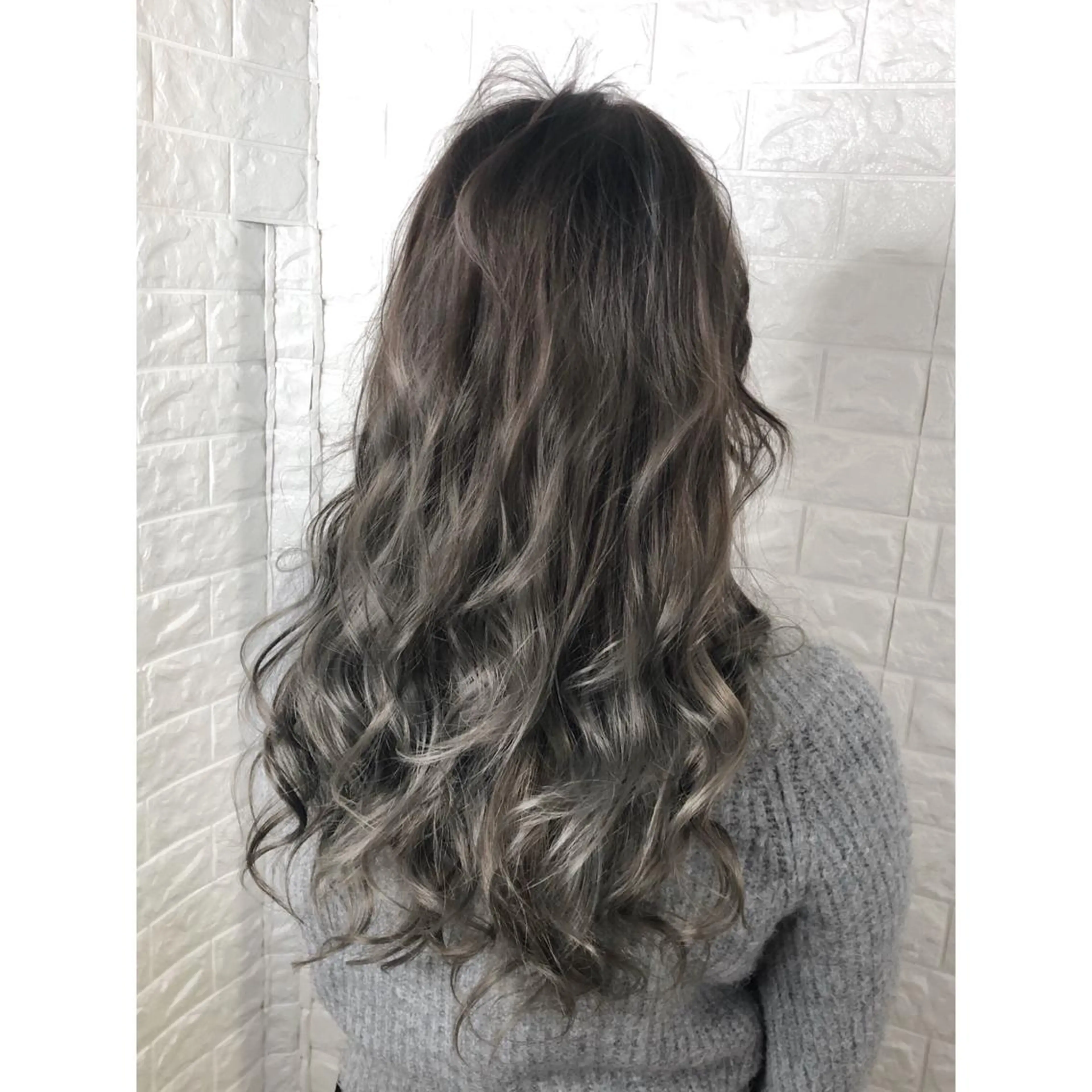 ロング カラー バレイヤージュ 透明感カラー グラデーションカラー グレージュ ハイライトカラー KIZU 髪質改善 オカルト怪談のヘアスタイル