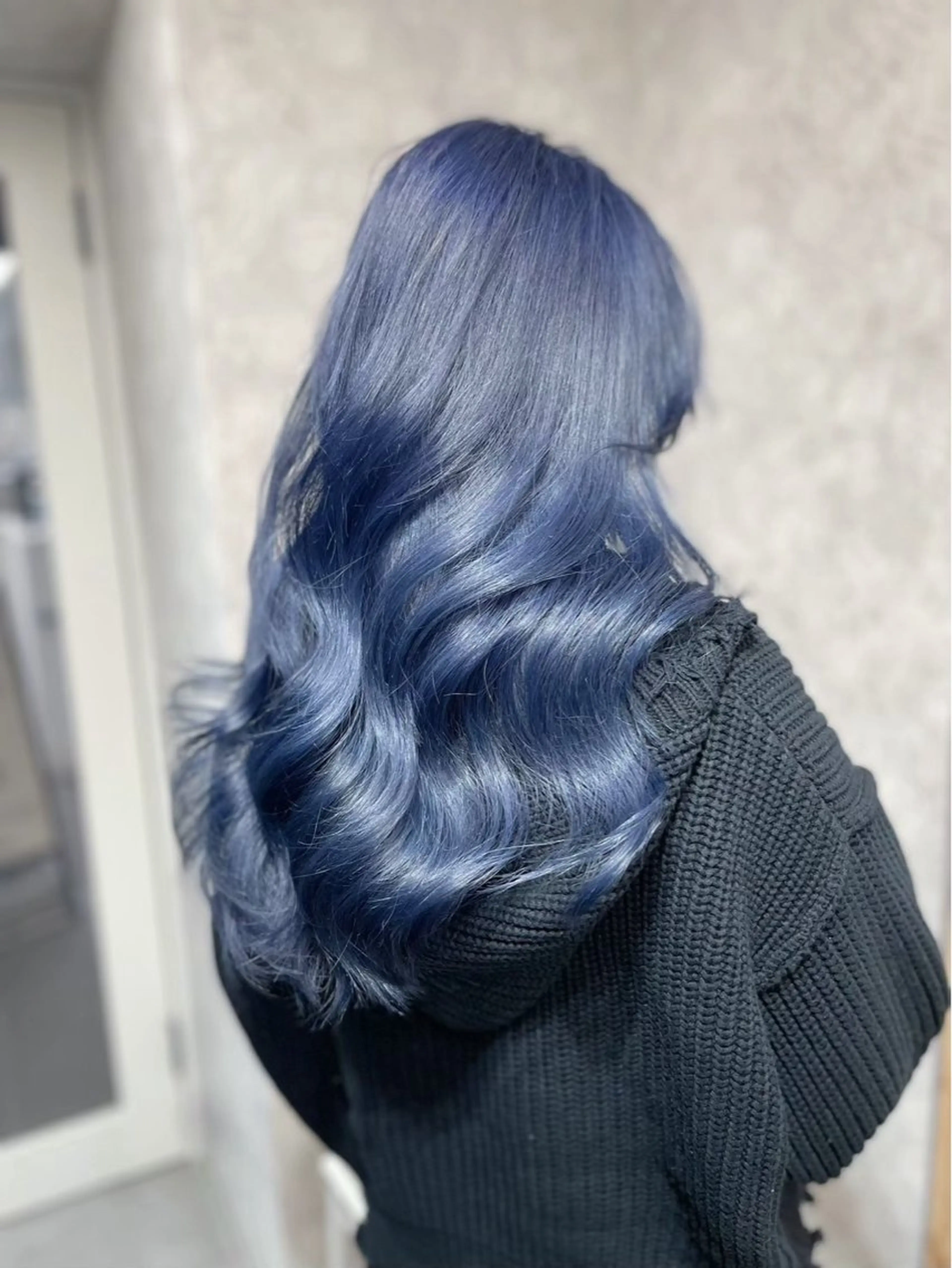 ロング カラー ブリーチ ブルーカラー ケアブリーチ ダブルカラー ハイトーンカラー メンズウルフ🐺♡ ピンク♡ヘアメ🎀のヘアスタイル