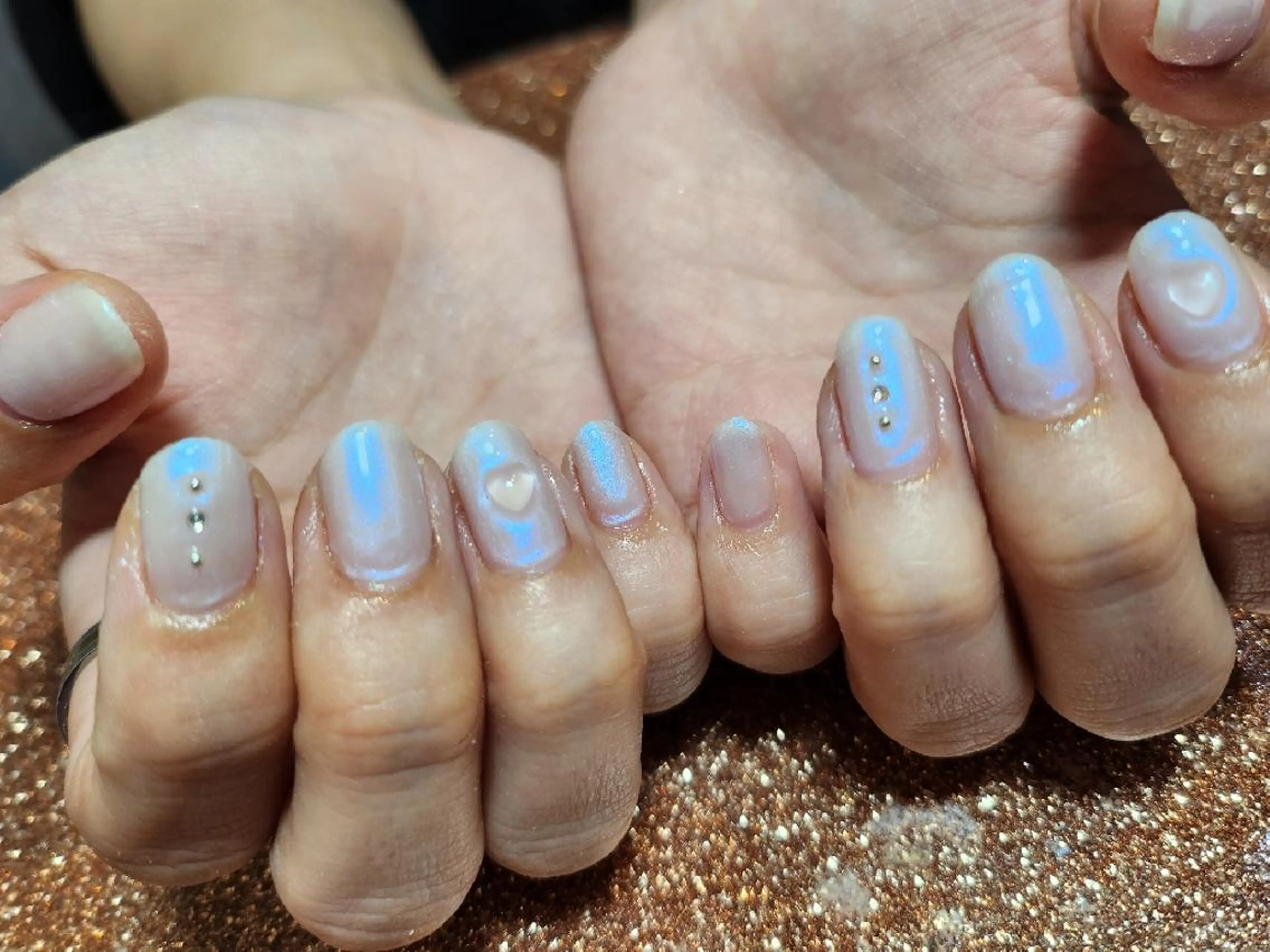 ネイル オーロラネイル ハンドネイル 💜bora .のネイルデザイン