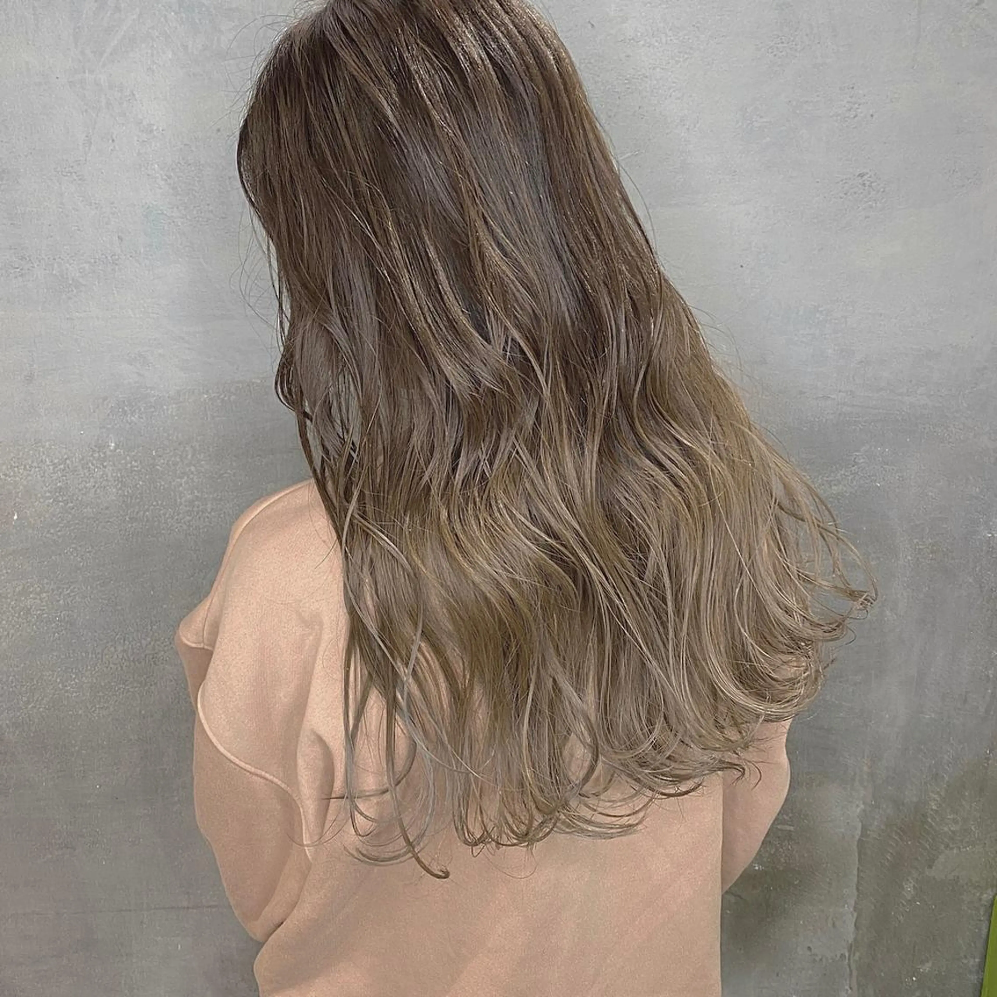 ロング カラー CLUTCH天王寺 西藤遥河のヘアスタイル