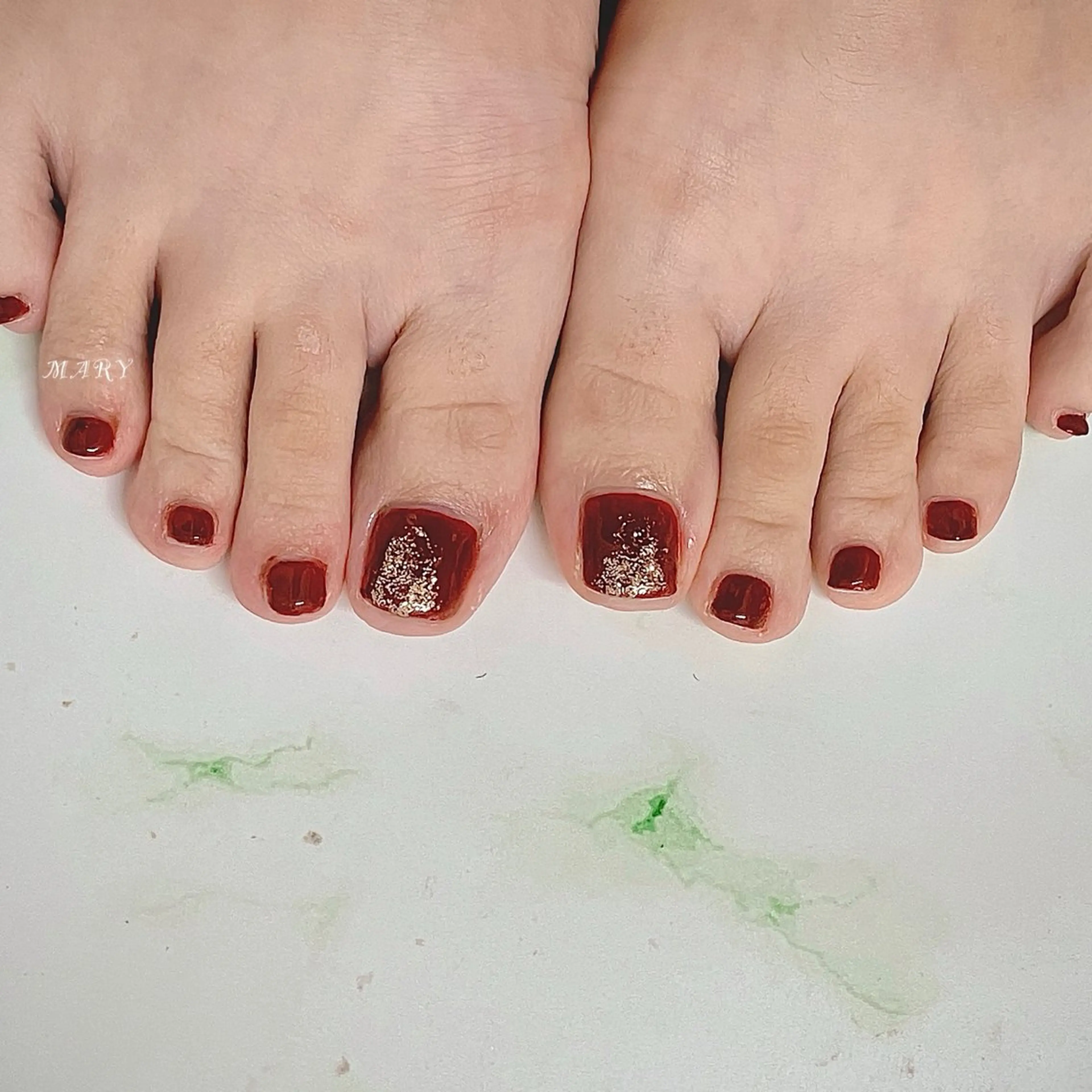 ネイル ボルドー フットネイル ニュアンスネイル ワンカラーネイル 赤色 フットネイル Mary nail所属・Mary nail .narumiのネイルデザイン