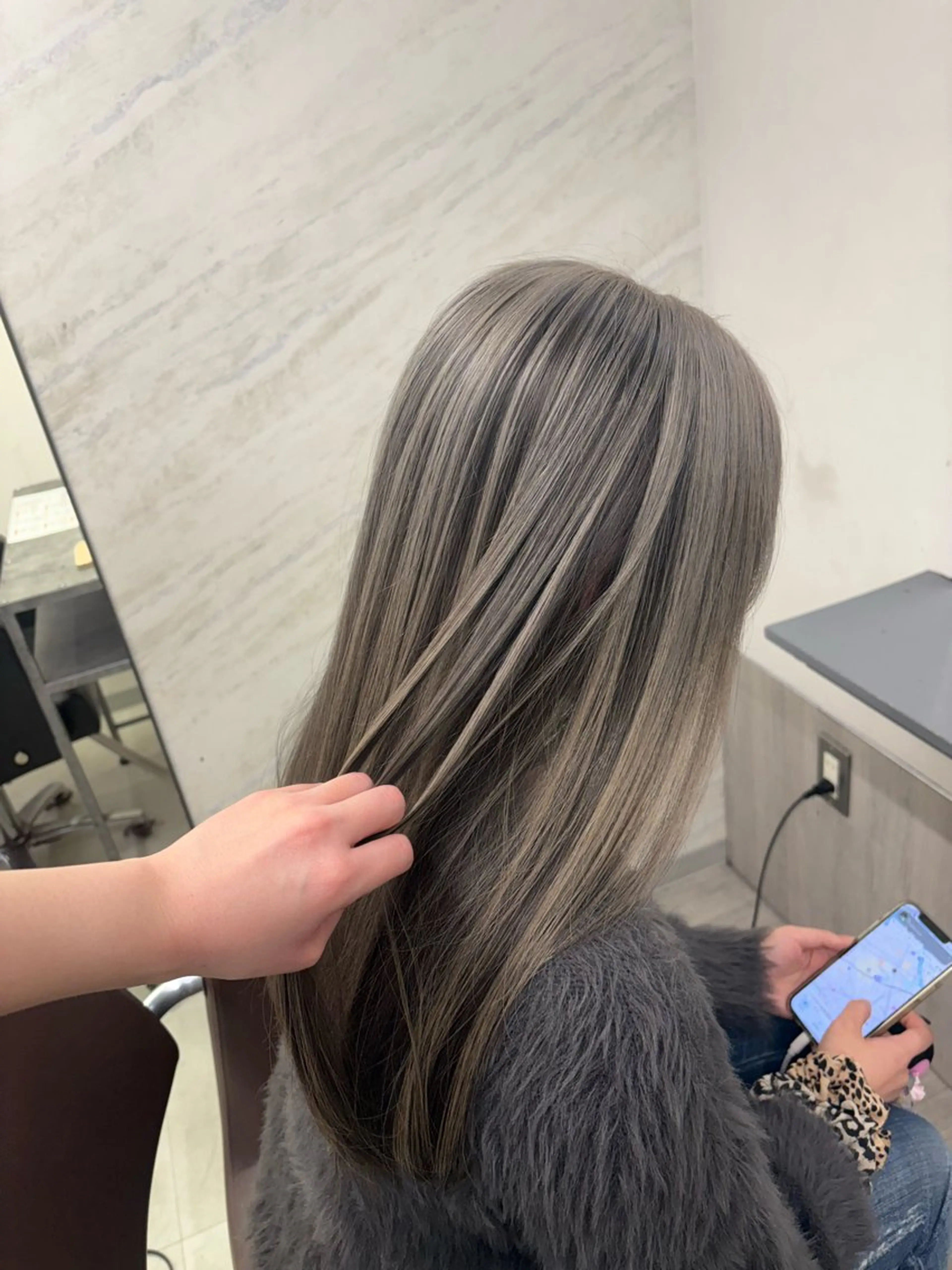 ロング カラー ヘアカラー ダメージレスブリーチ デザイン．咲良のヘアスタイル