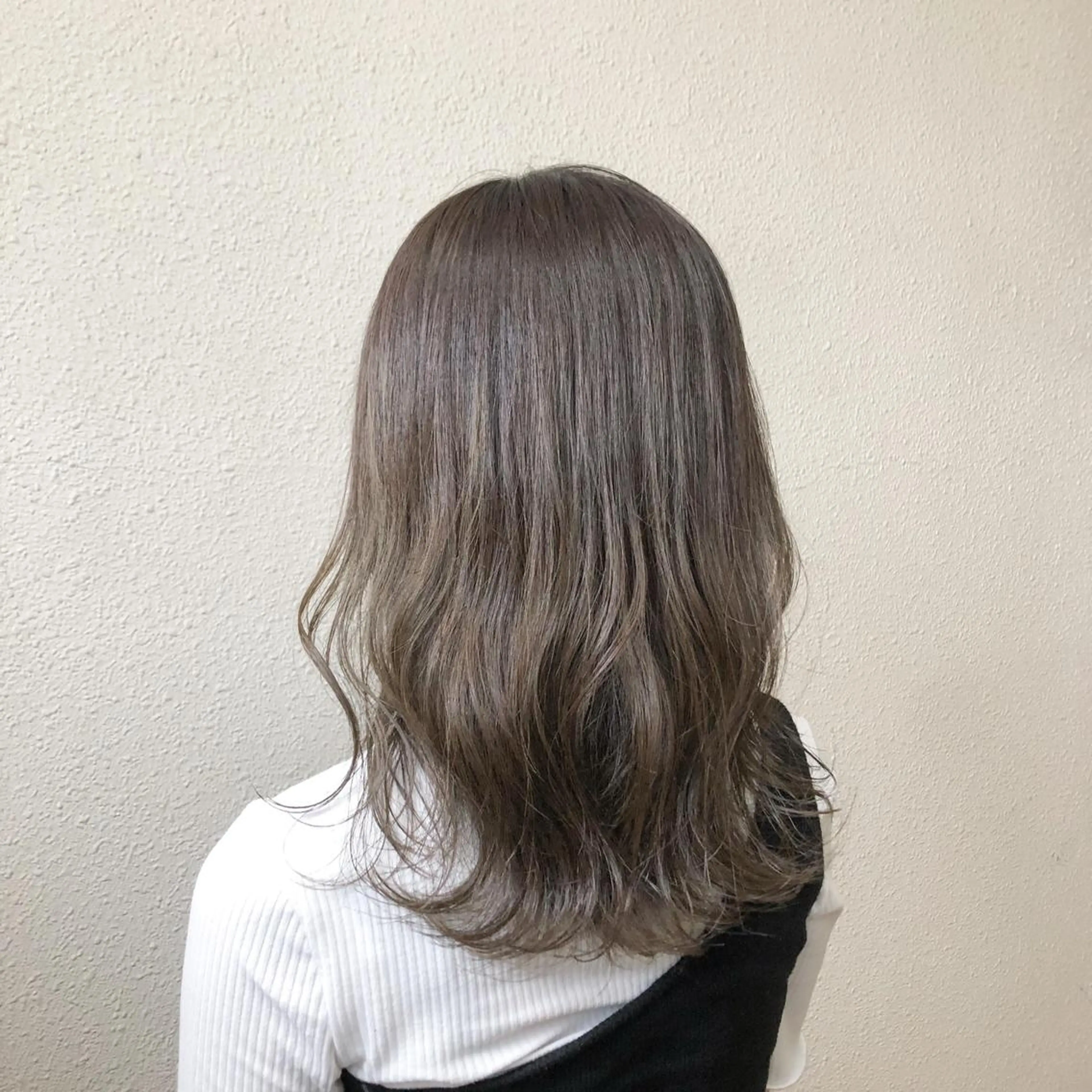 ミディアム カラー ベージュカラー カット ヘアカラー トリートメント 中司 莉菜のヘアスタイル