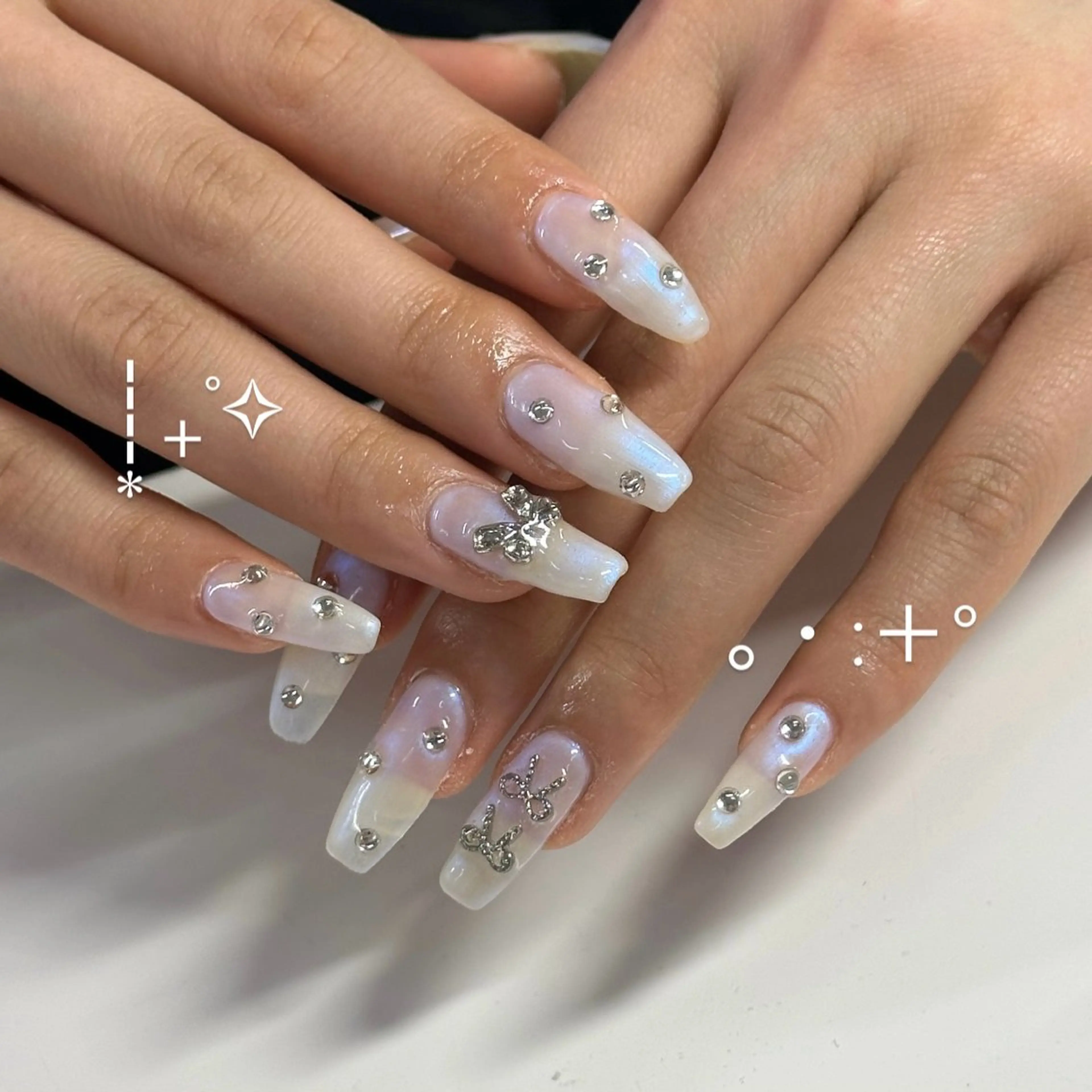 ネイル オーロラネイル ハンドネイル WOLTOKYO yunaのネイルデザイン